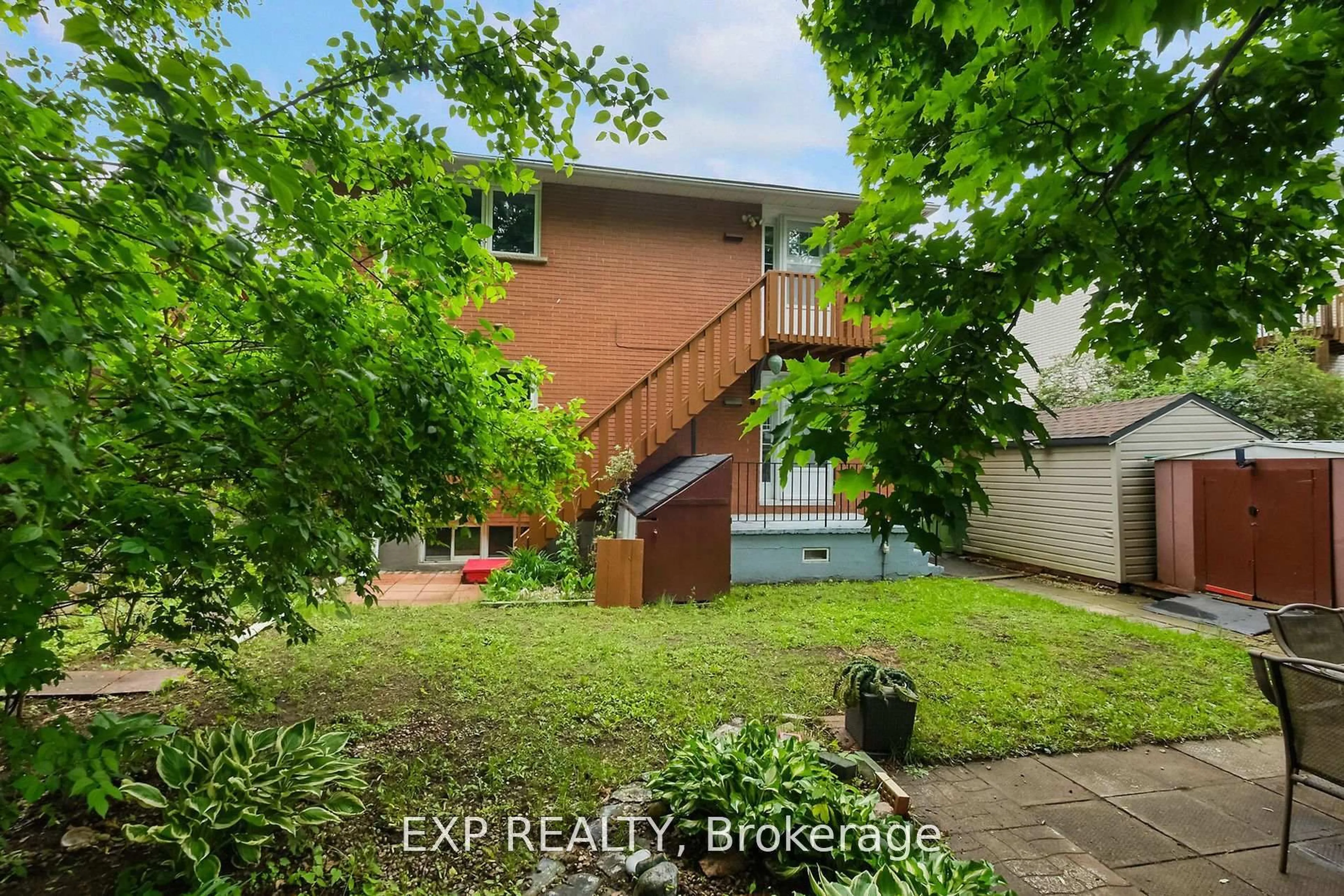 A pic from outside/outdoor area/front of a property/back of a property/a pic from drone, building for 820 Vick Ave, Ottawa Ontario K2B 6C9