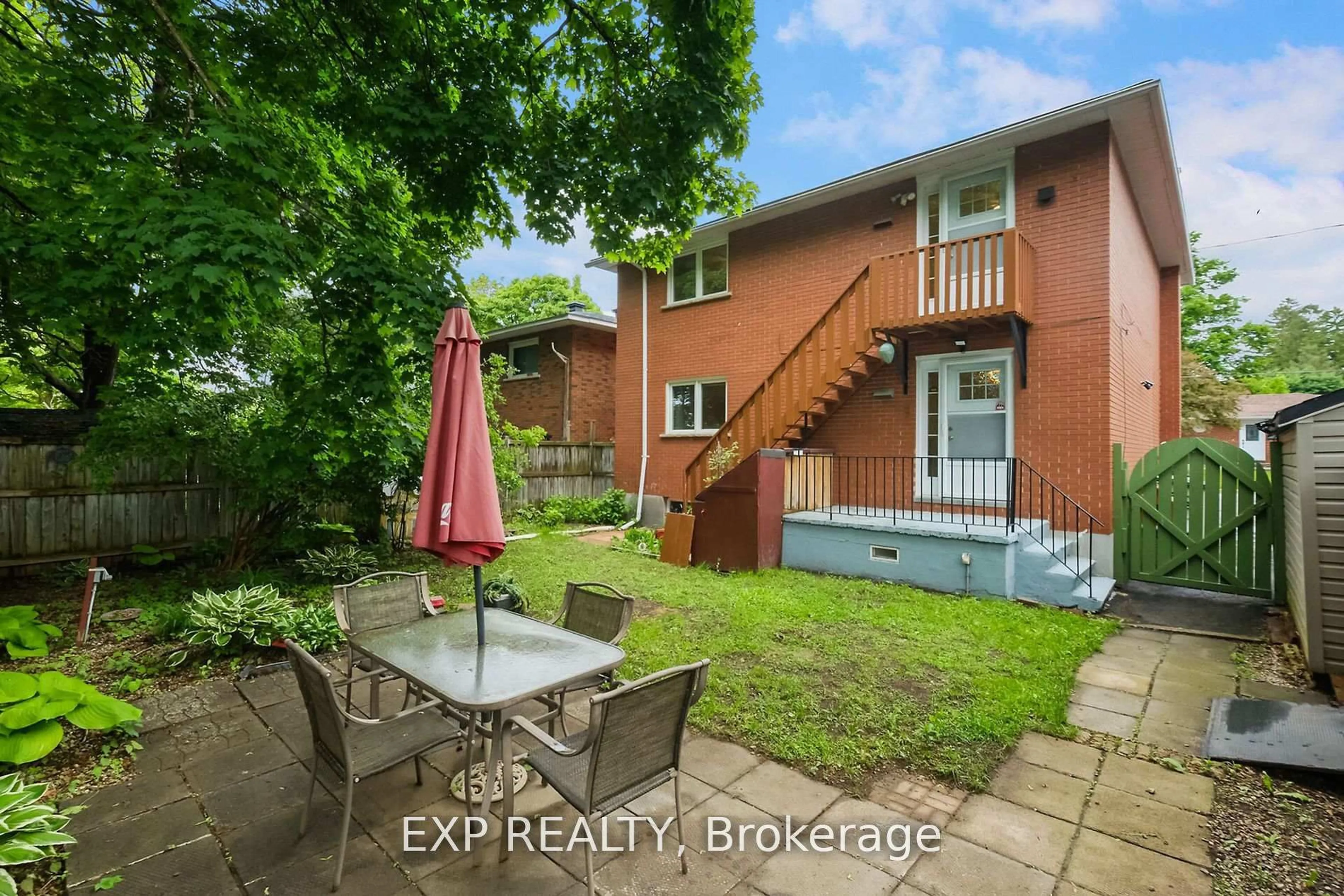 Patio, street for 820 Vick Ave, Ottawa Ontario K2B 6C9