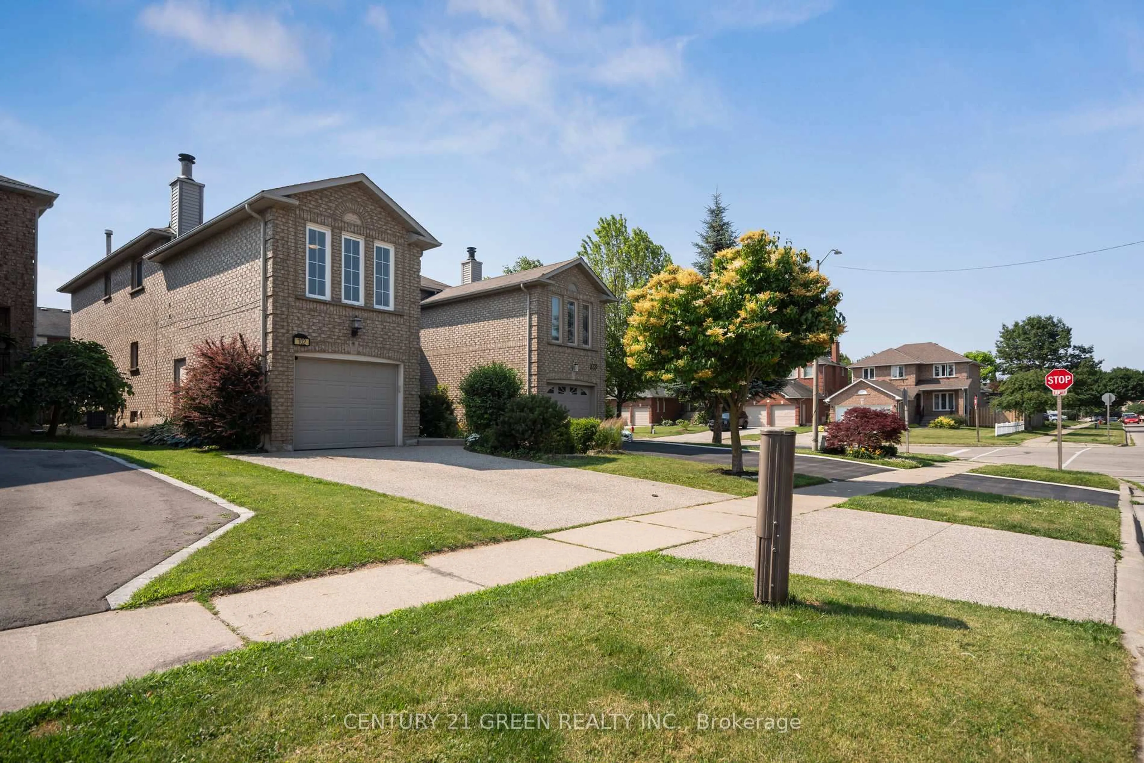 Home with vinyl exterior material, street for 102 Niska Dr, Hamilton Ontario L8B 0M8