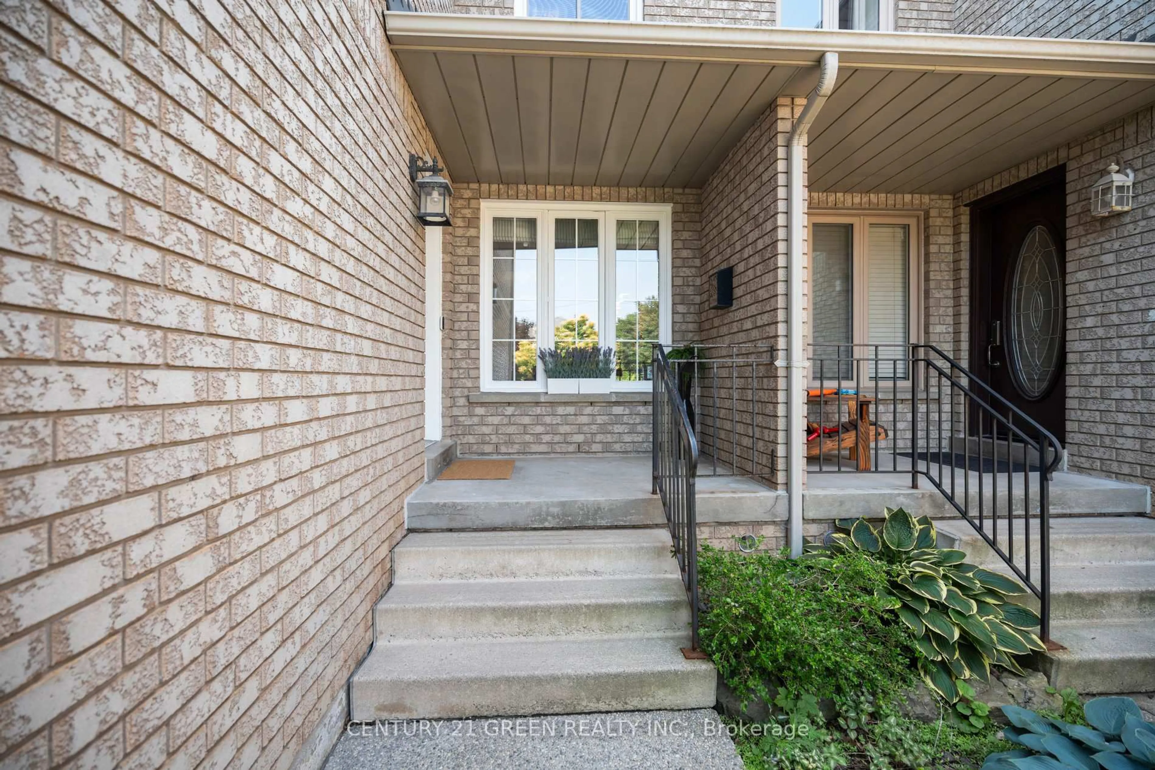 Unknown for 102 Niska Dr, Hamilton Ontario L8B 0M8