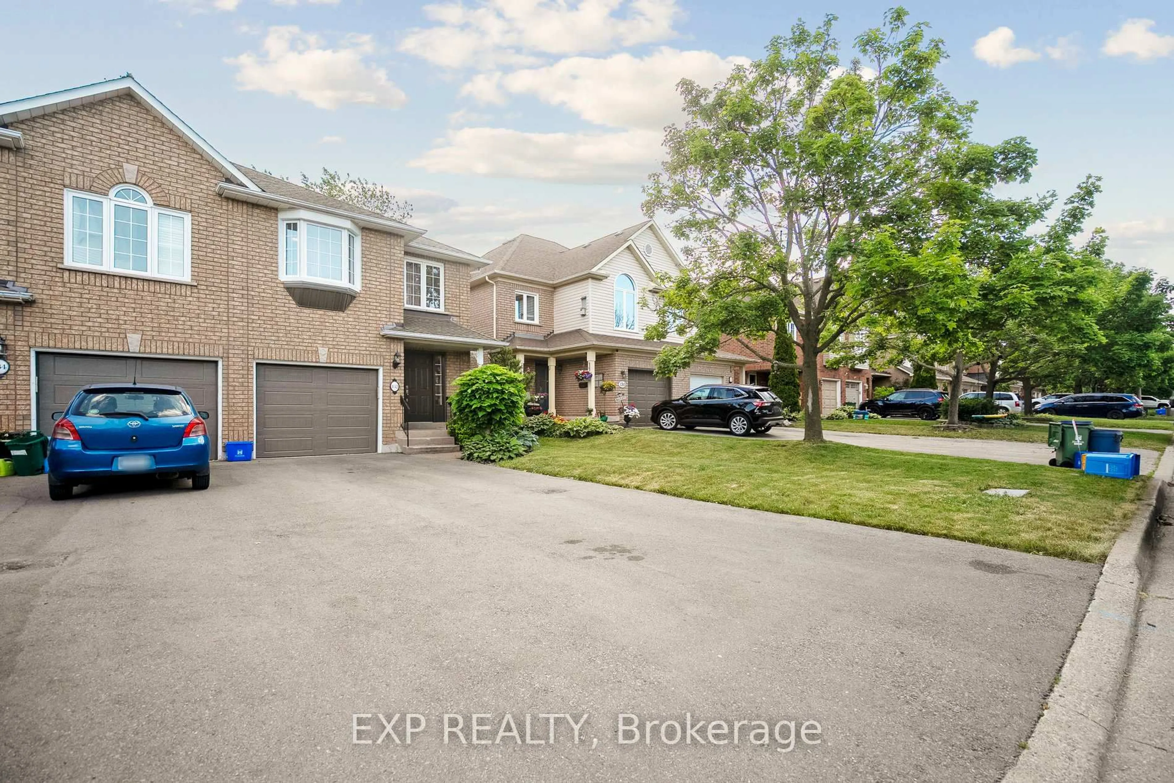 A pic from outside/outdoor area/front of a property/back of a property/a pic from drone, street for 132 Harnesworth Cres, Hamilton Ontario L0R 2H6