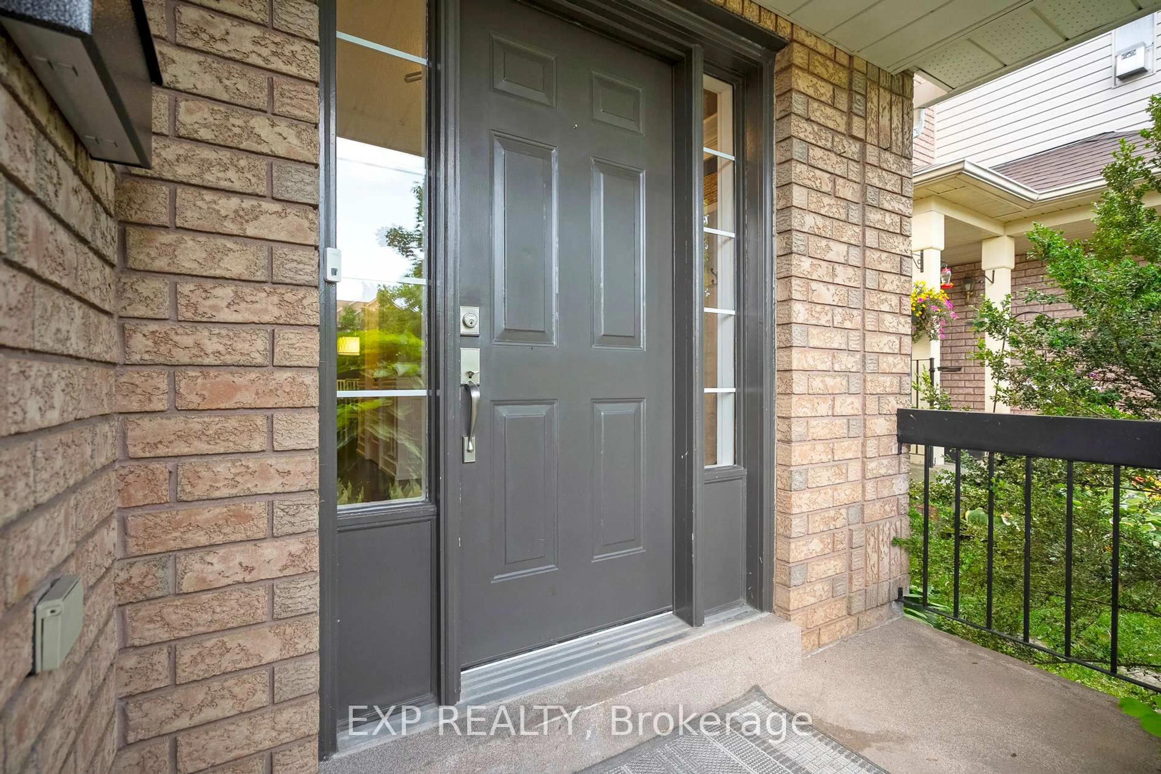 Indoor entryway for 132 Harnesworth Cres, Hamilton Ontario L0R 2H6