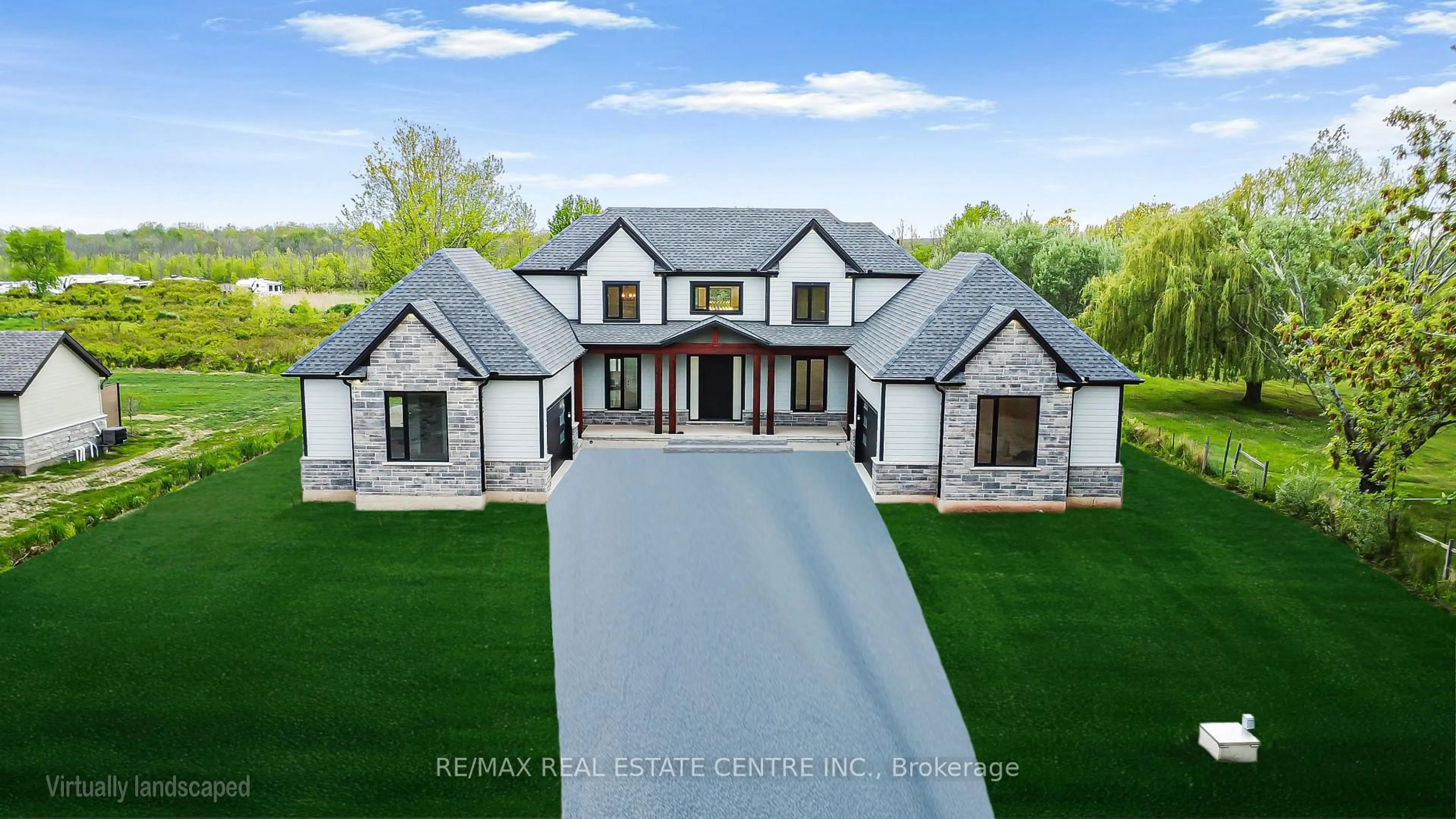 A pic from outside/outdoor area/front of a property/back of a property/a pic from drone, unknown for 256 Mountain Rd, Grimsby Ontario L3M 4E7
