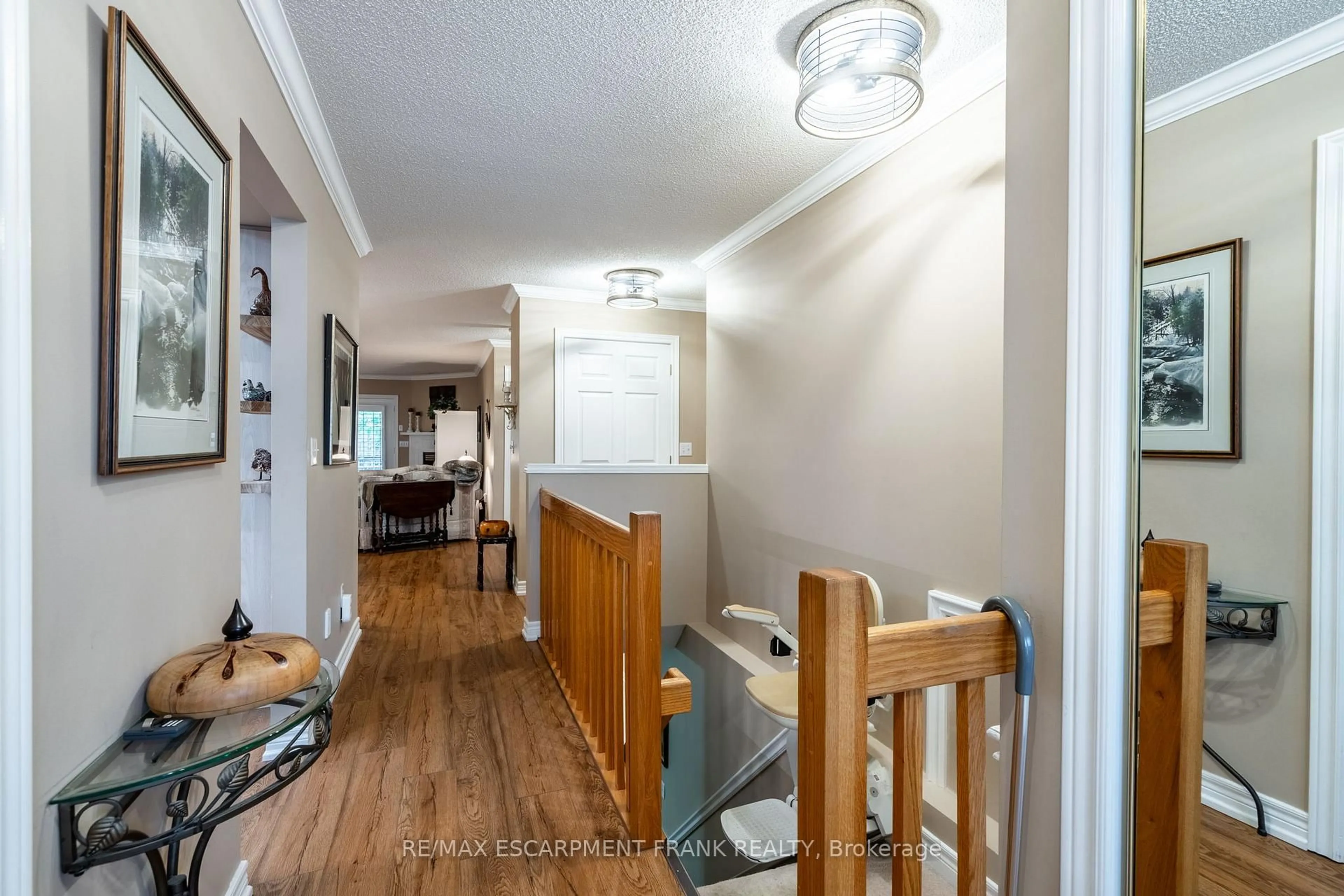 Indoor entryway for 810 GOLF LINKS Rd #23, Hamilton Ontario L9K 1J7