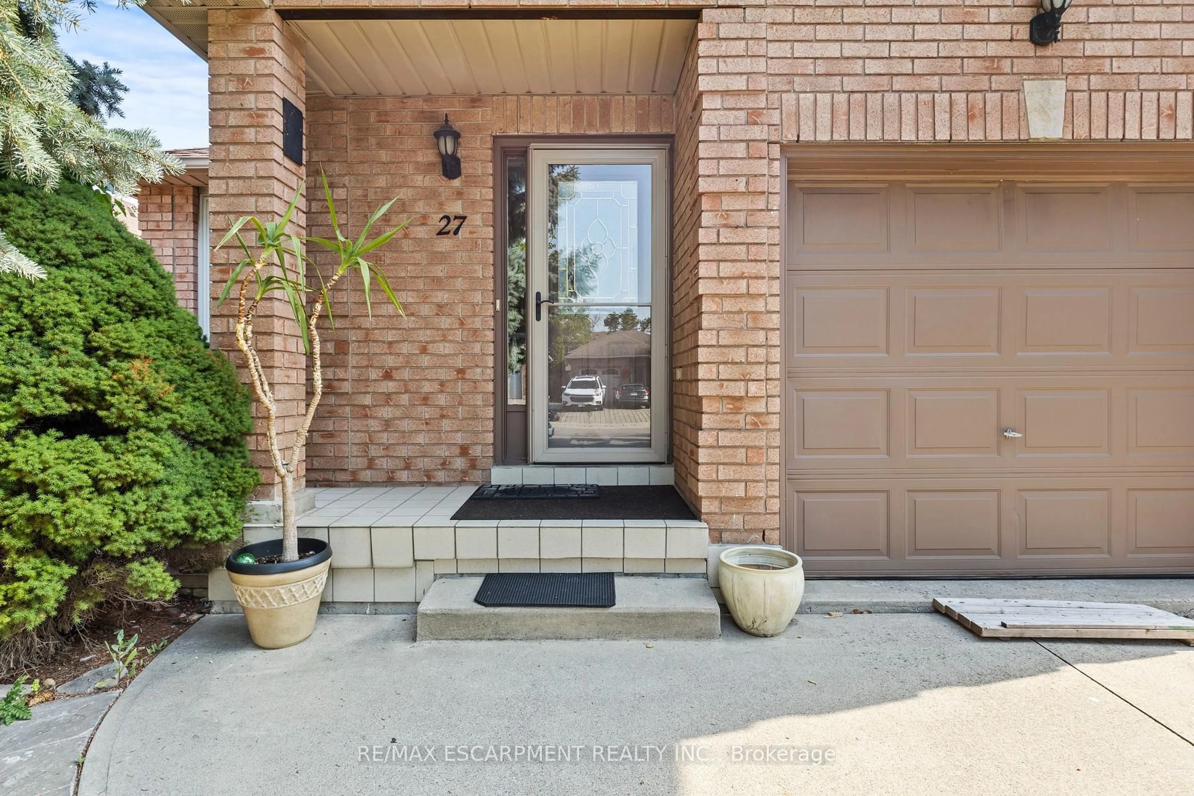 Unknown for 27 Cartier Cres, Hamilton Ontario L8W 3L8