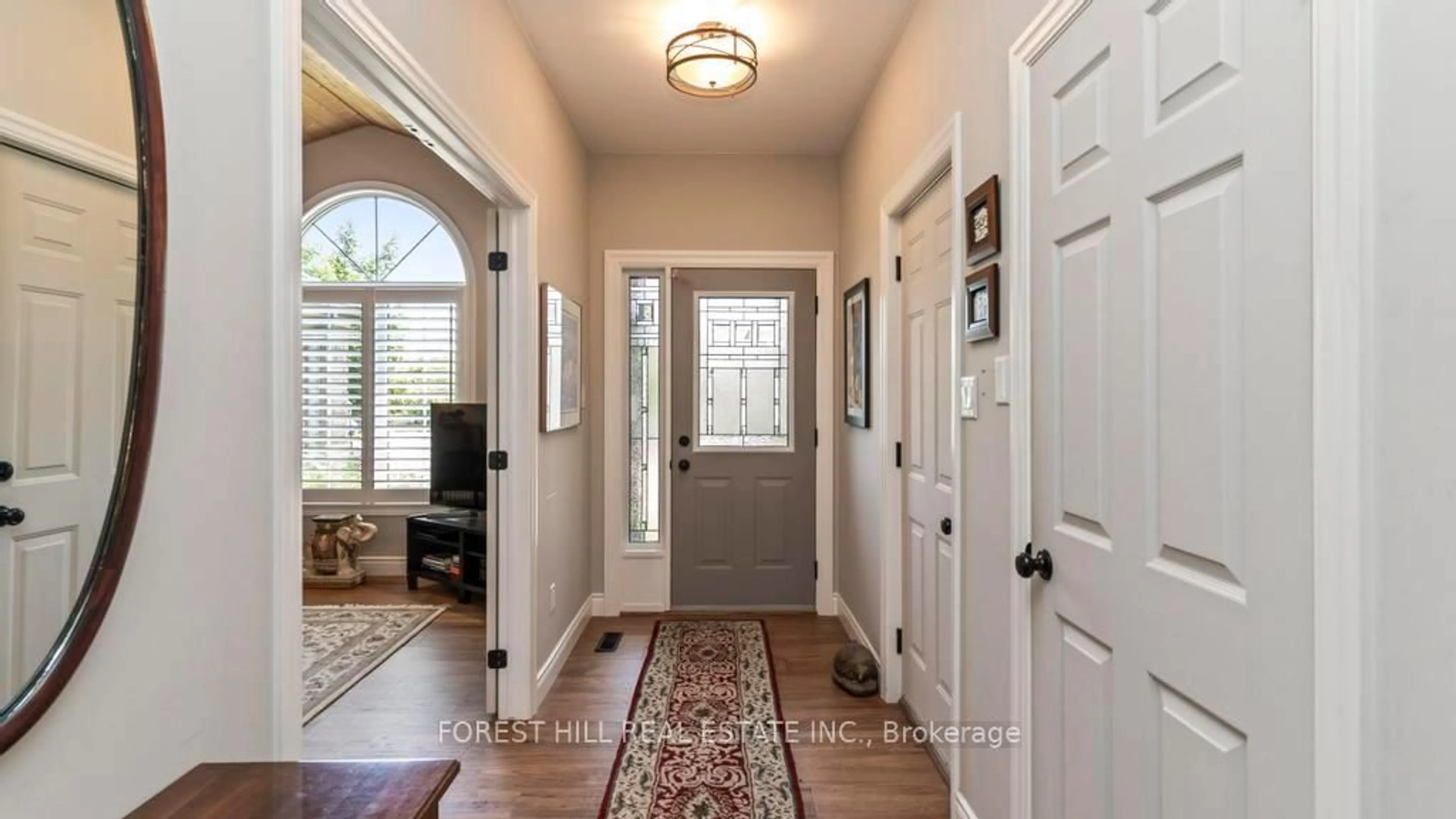 Indoor entryway for 681 Commissioners Rd #5, London South Ontario N6K 4T9
