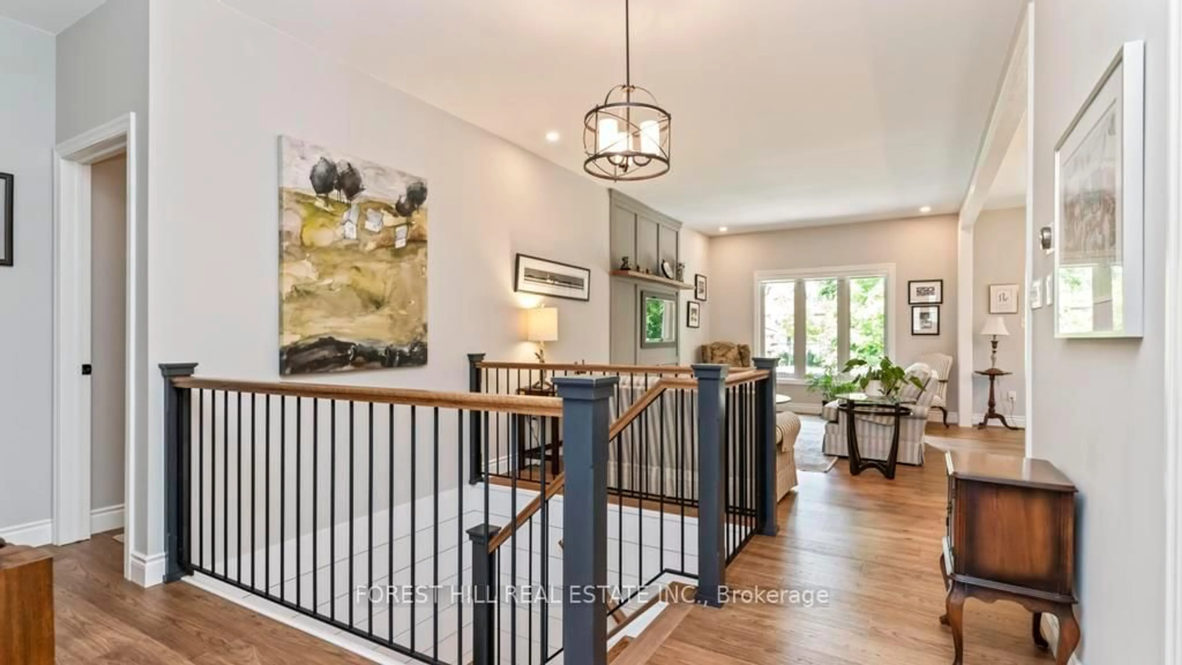 Indoor entryway for 681 Commissioners Rd #5, London South Ontario N6K 4T9