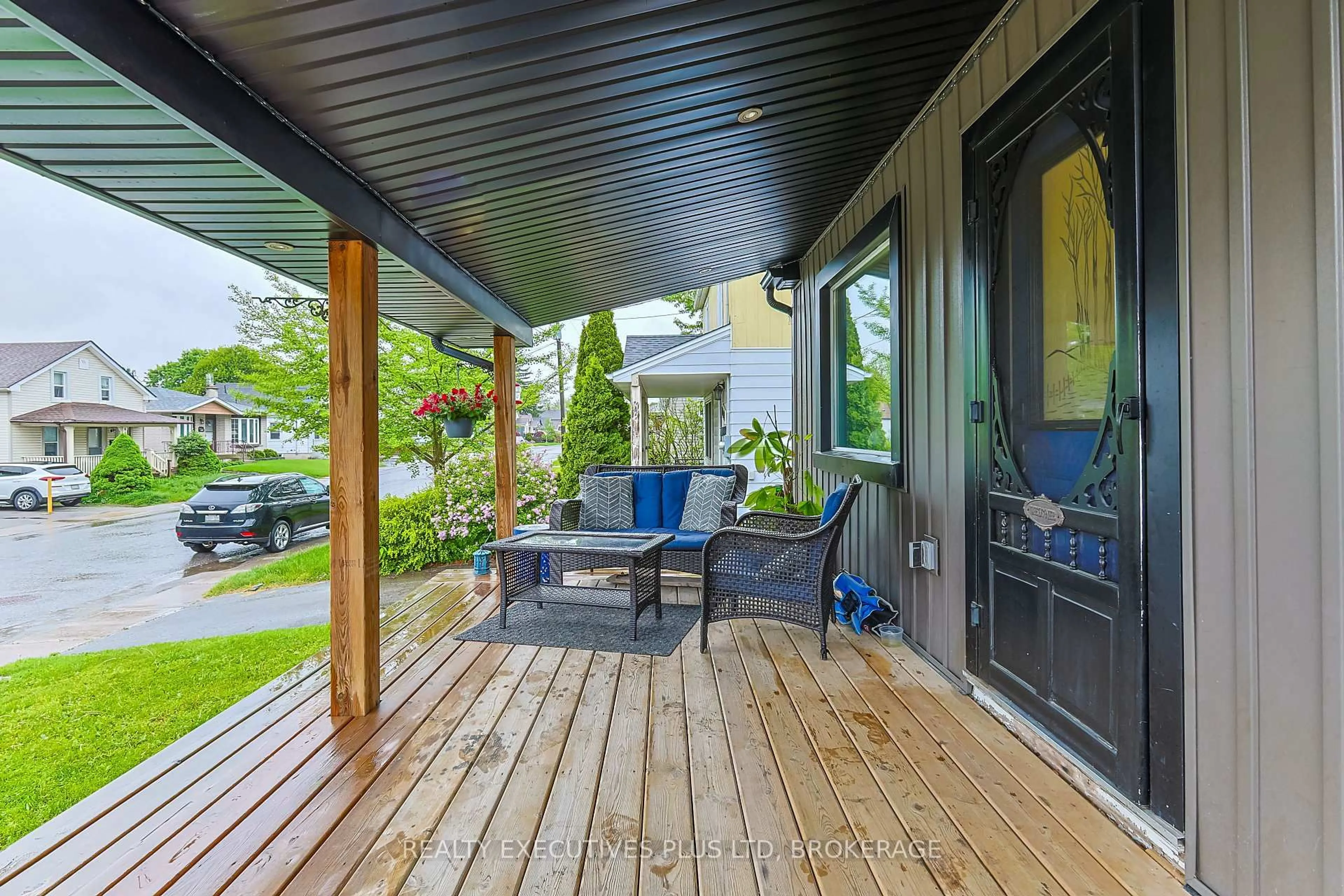 Patio, street for 6435 Taylor St, Niagara Falls Ontario L2G 2E9