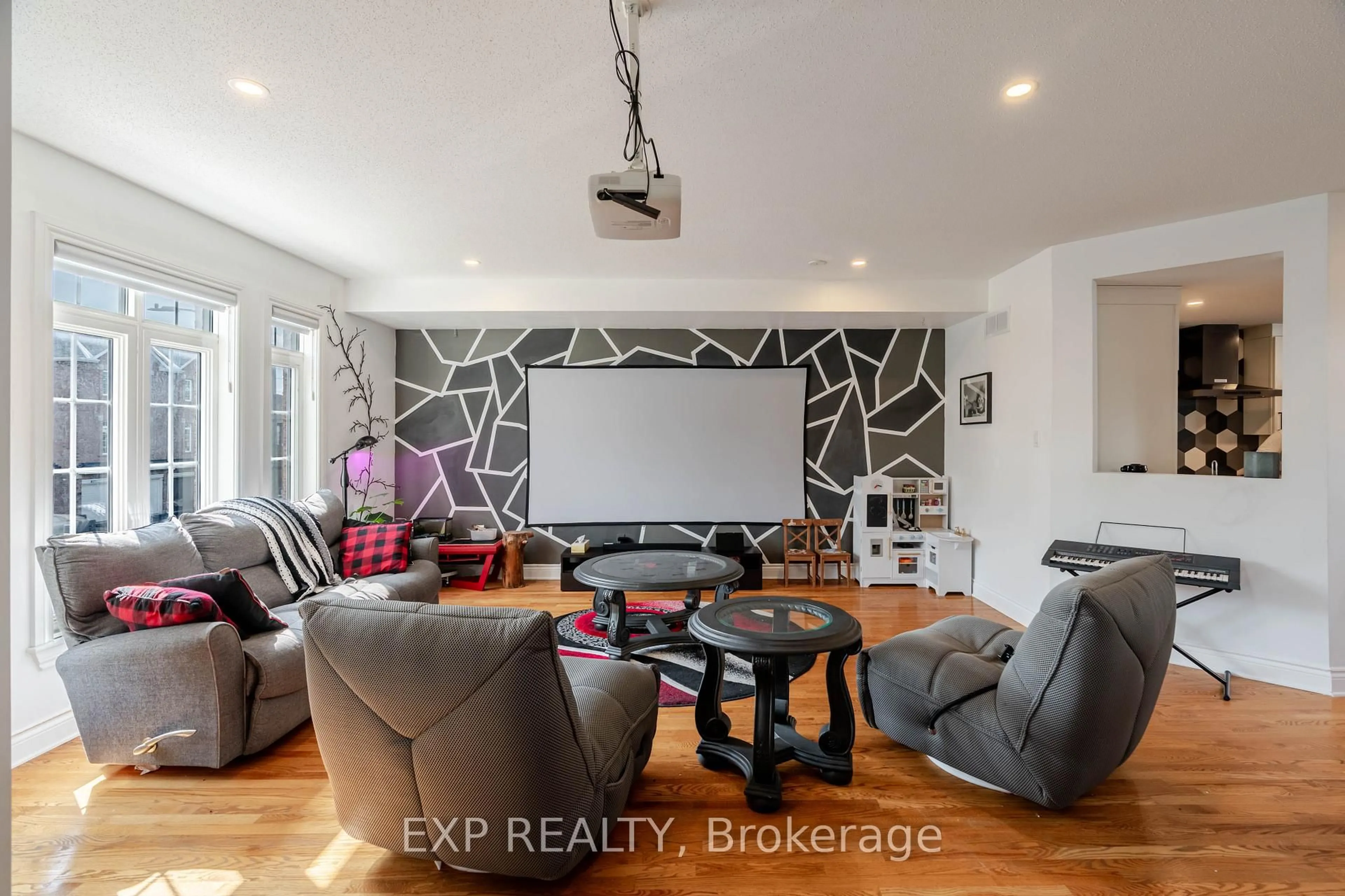 Home theater for 97 Castle Glen Cres, Ottawa Ontario K2L 4G9