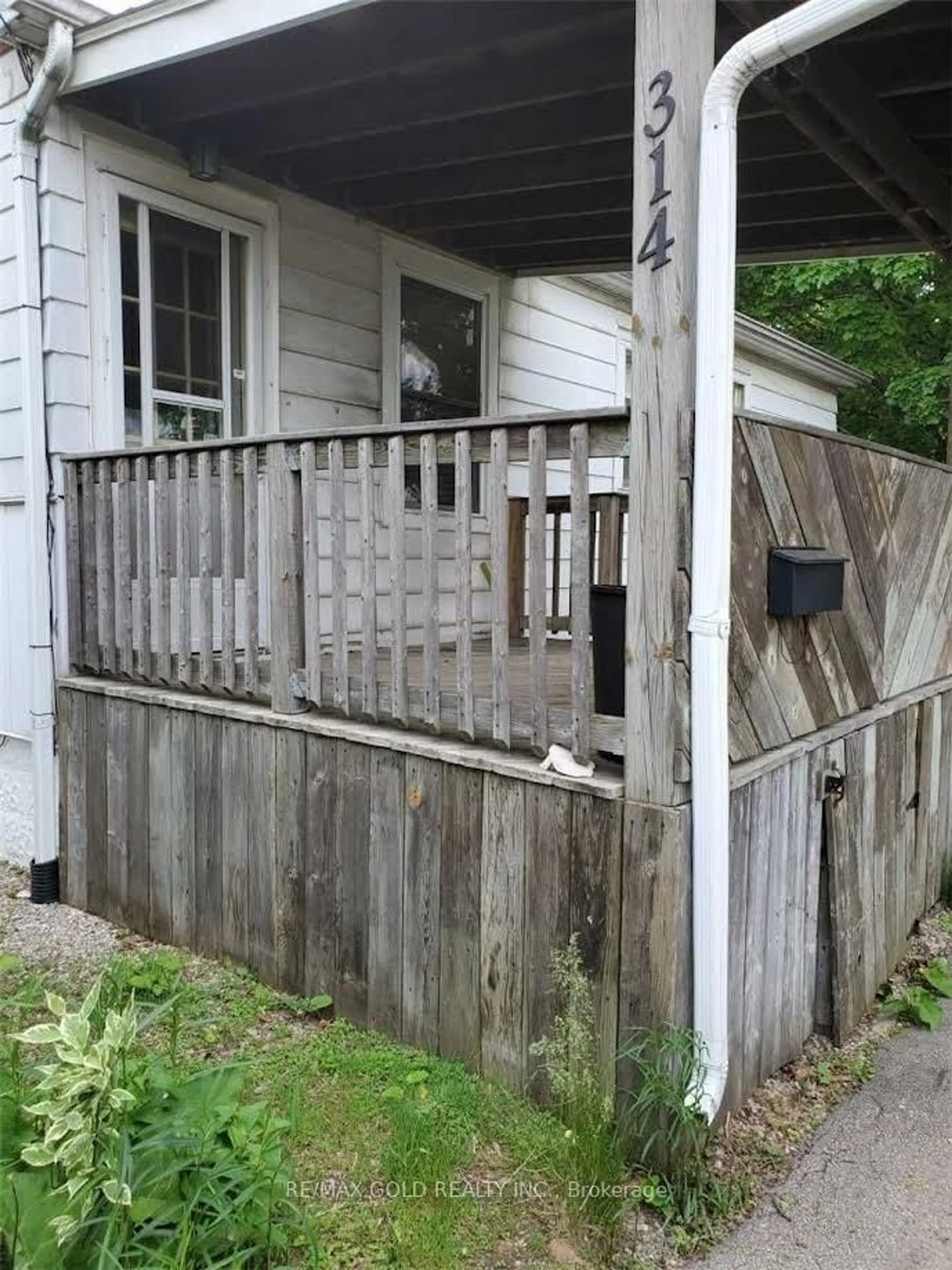 Shed for 314 West 2nd St, Hamilton Ontario L9C 3H2