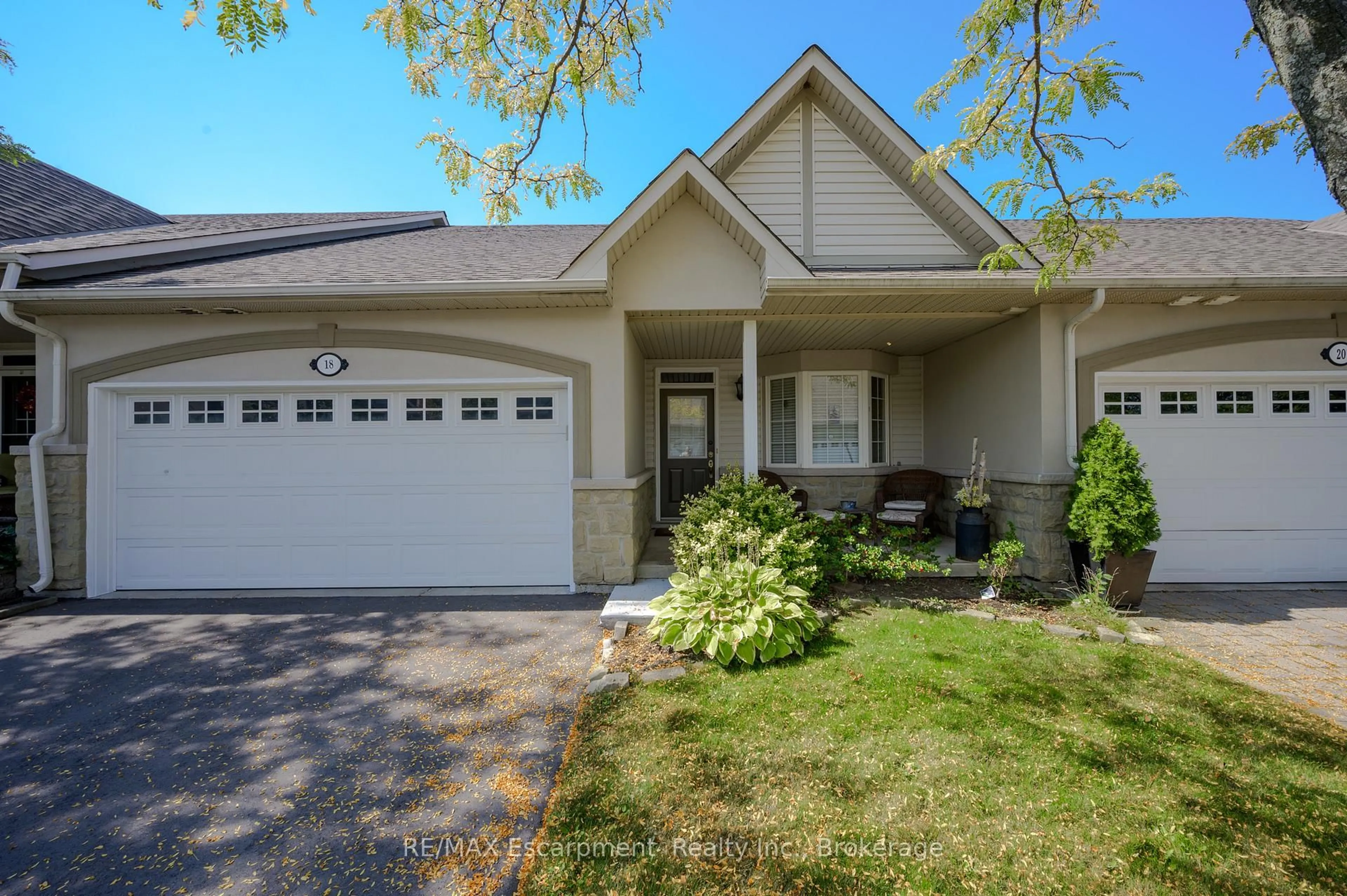 Home with vinyl exterior material, street for 212 Stonehenge Dr #18, Hamilton Ontario L9K 1N5