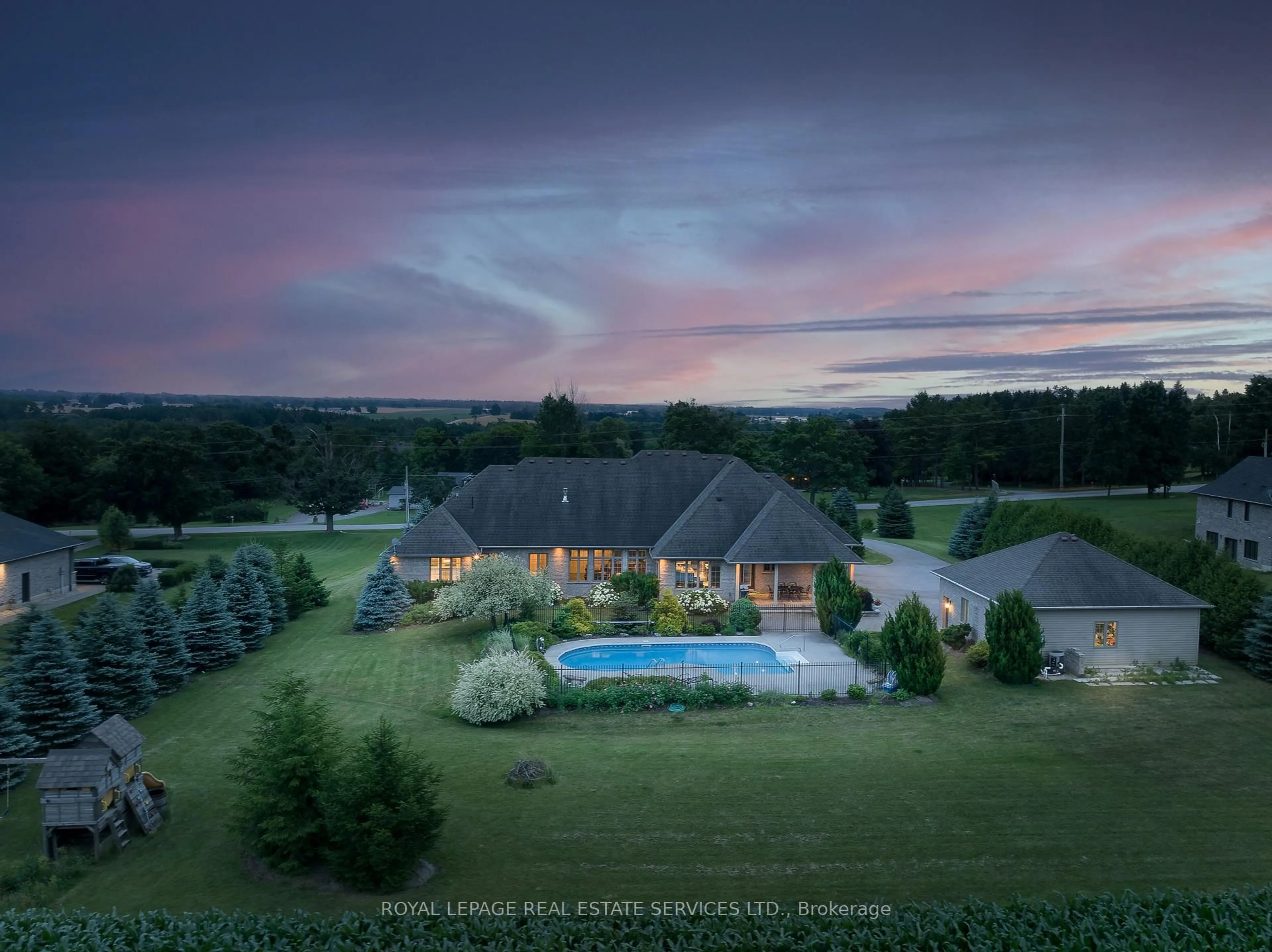 A pic from outside/outdoor area/front of a property/back of a property/a pic from drone, water/lake/river/ocean view for 391 Robinson Rd, Brantford Ontario N3R 0B8