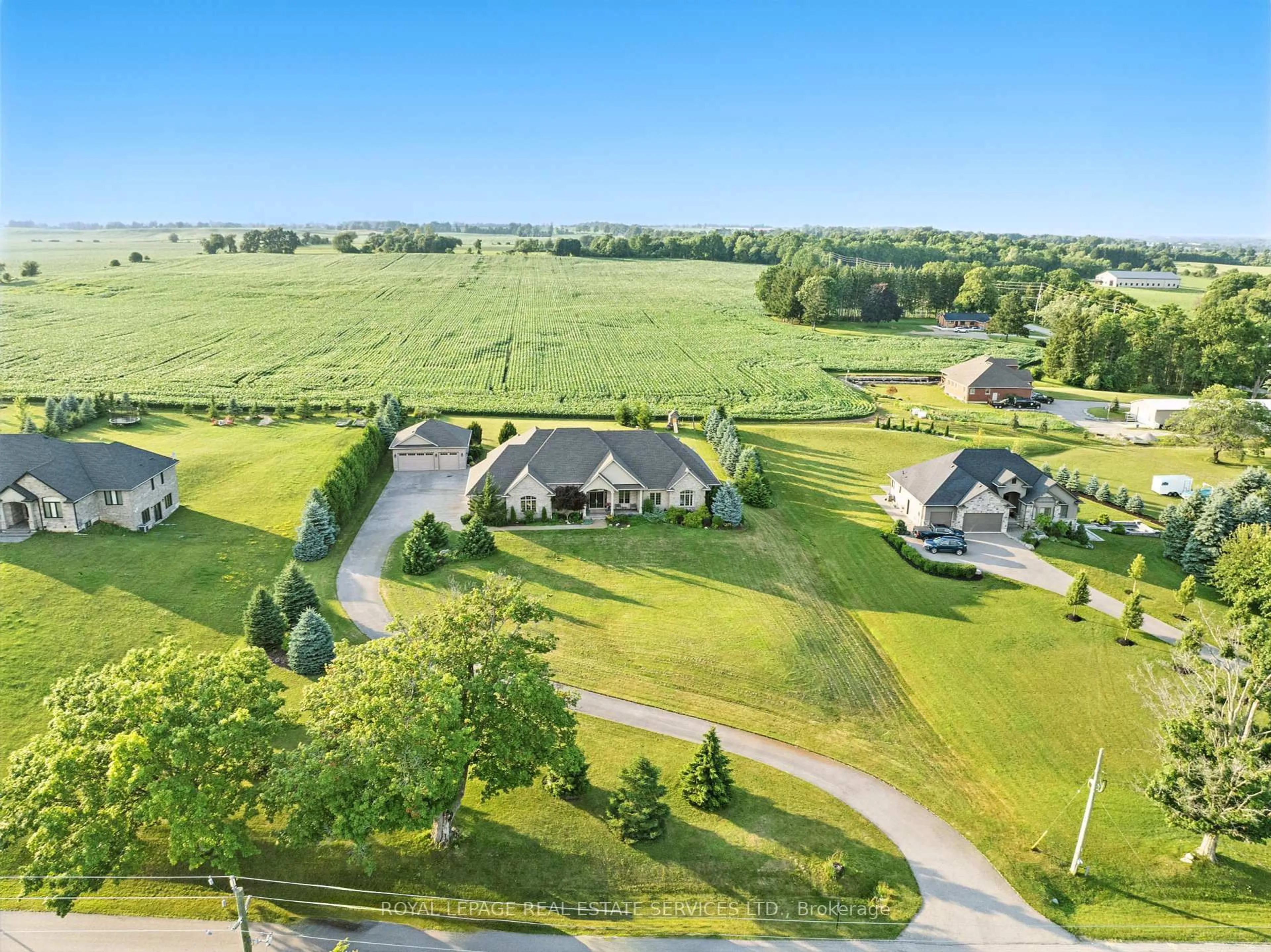 A pic from outside/outdoor area/front of a property/back of a property/a pic from drone, water/lake/river/ocean view for 391 Robinson Rd, Brantford Ontario N3R 0B8