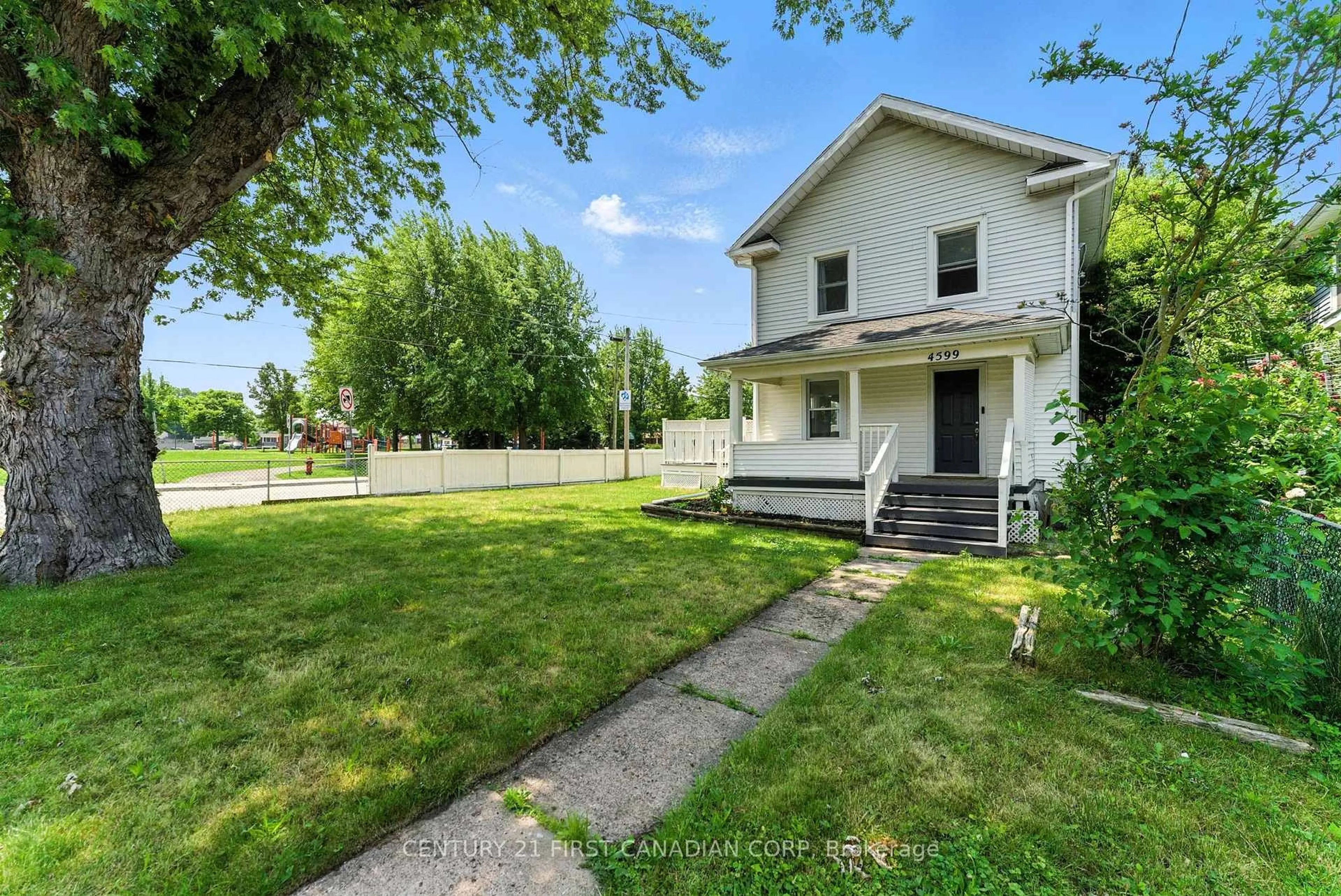 A pic from outside/outdoor area/front of a property/back of a property/a pic from drone, street for 4599 Fourth Ave, Niagara Falls Ontario L2E 4N5