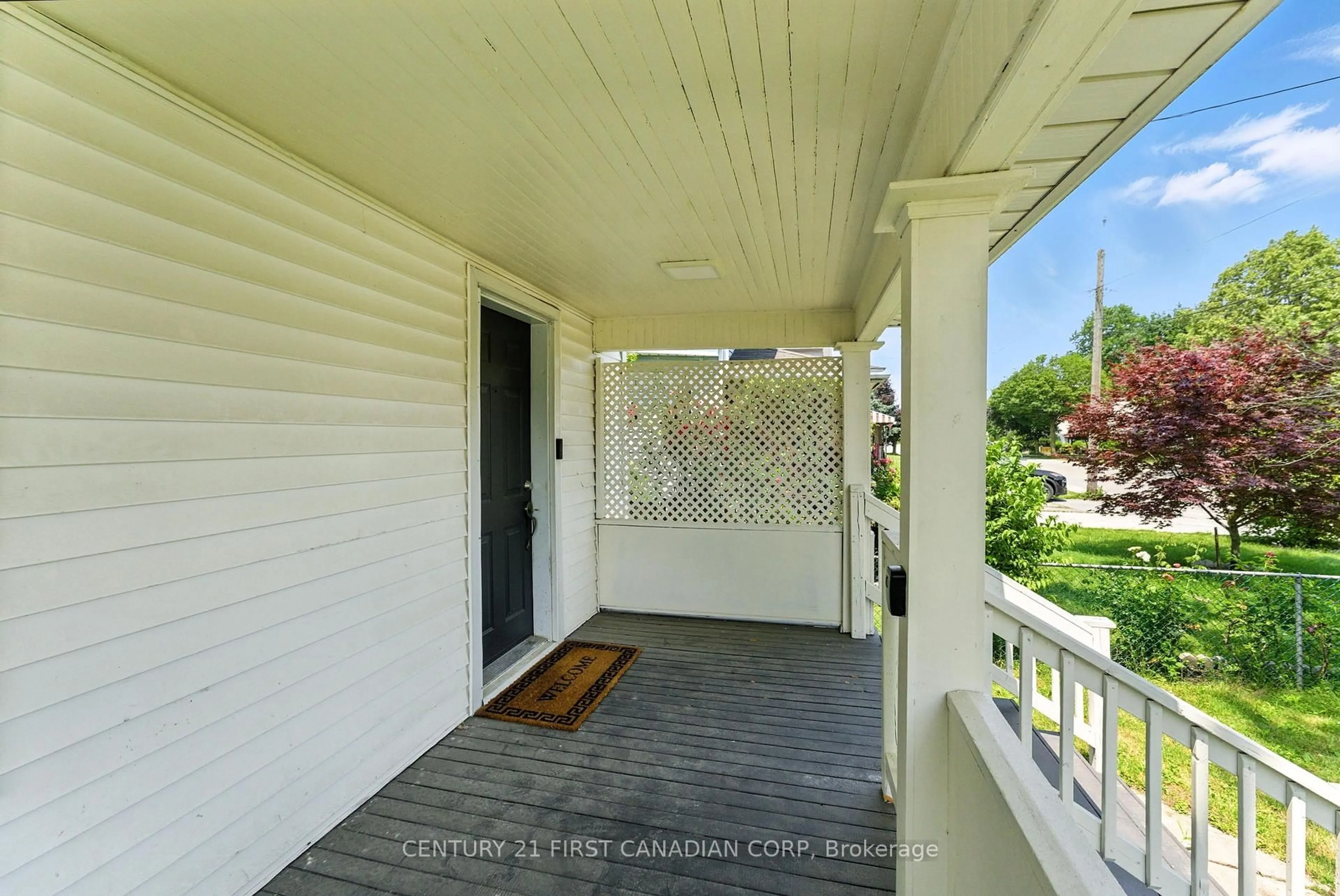 Indoor entryway for 4599 Fourth Ave, Niagara Falls Ontario L2E 4N5