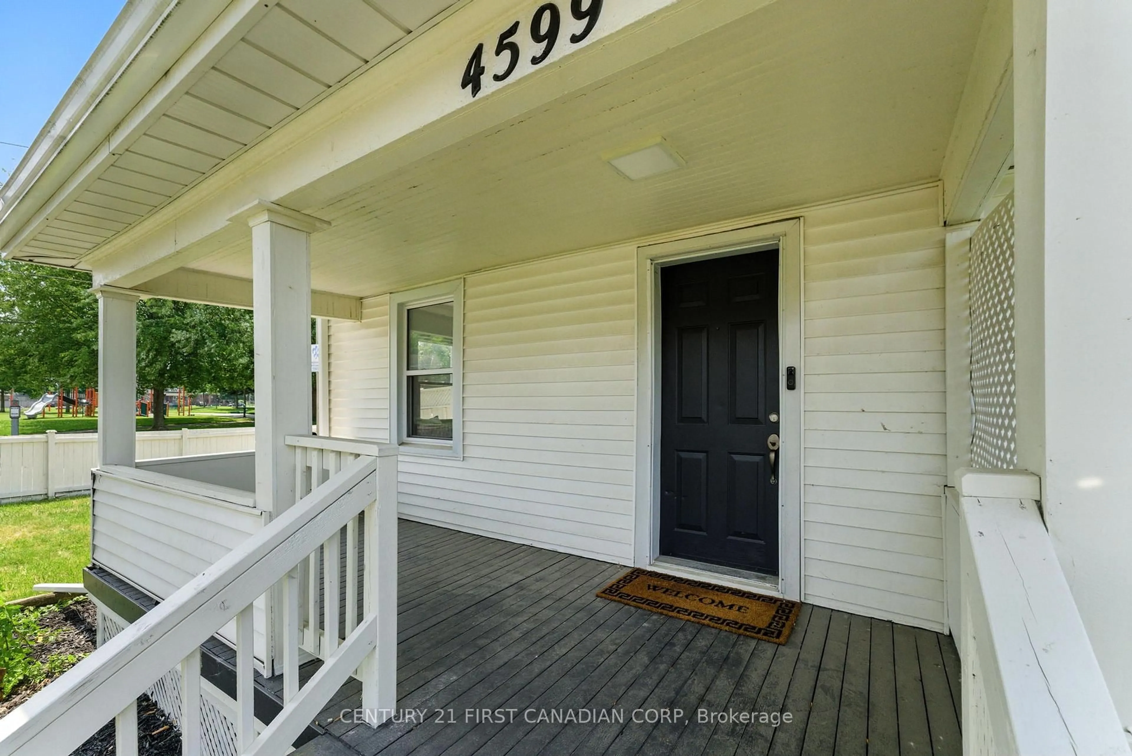 Indoor entryway for 4599 Fourth Ave, Niagara Falls Ontario L2E 4N5