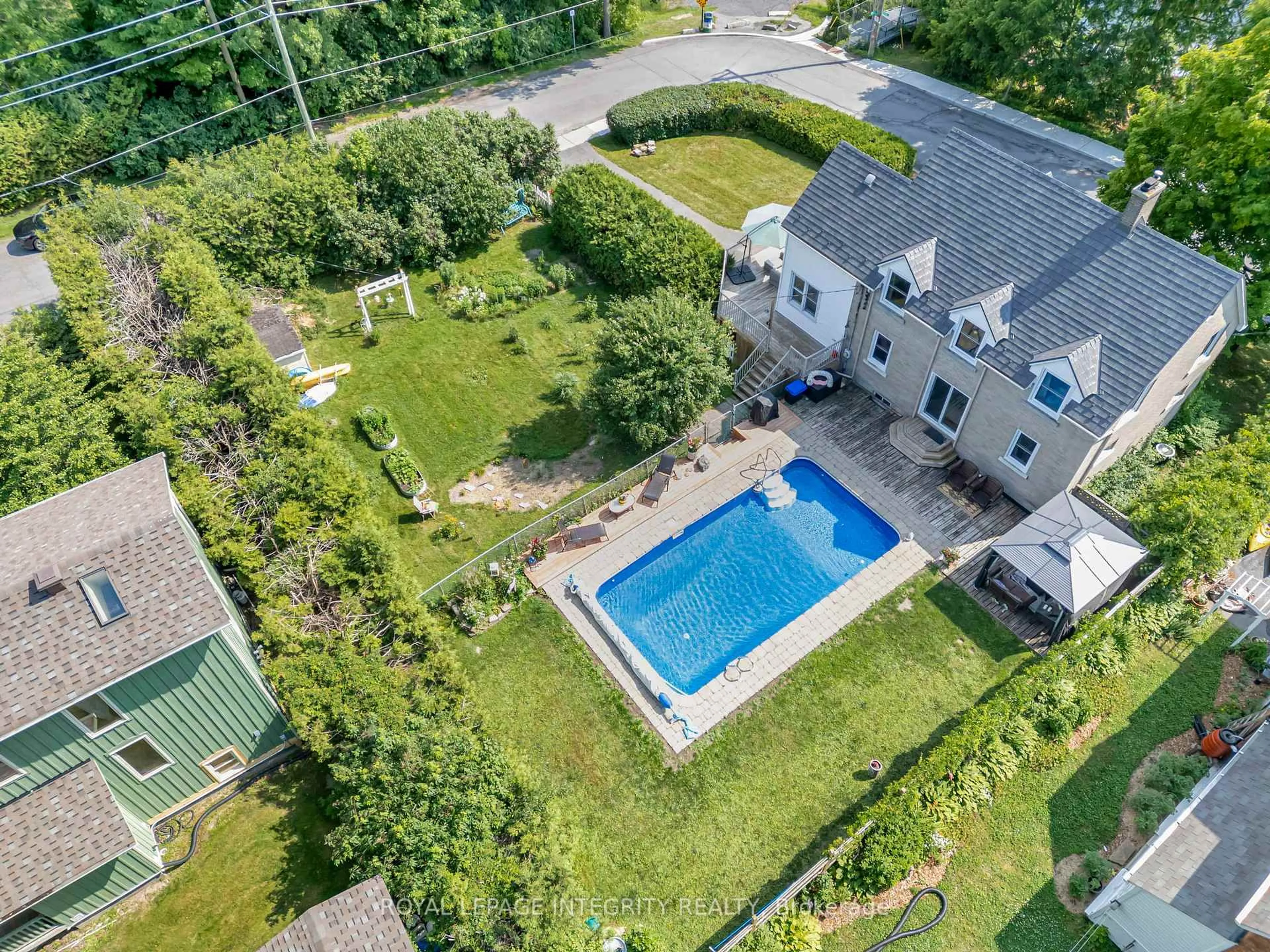 A pic from outside/outdoor area/front of a property/back of a property/a pic from drone, unknown for 107 Martin St, Almonte Ontario K0A 1A0