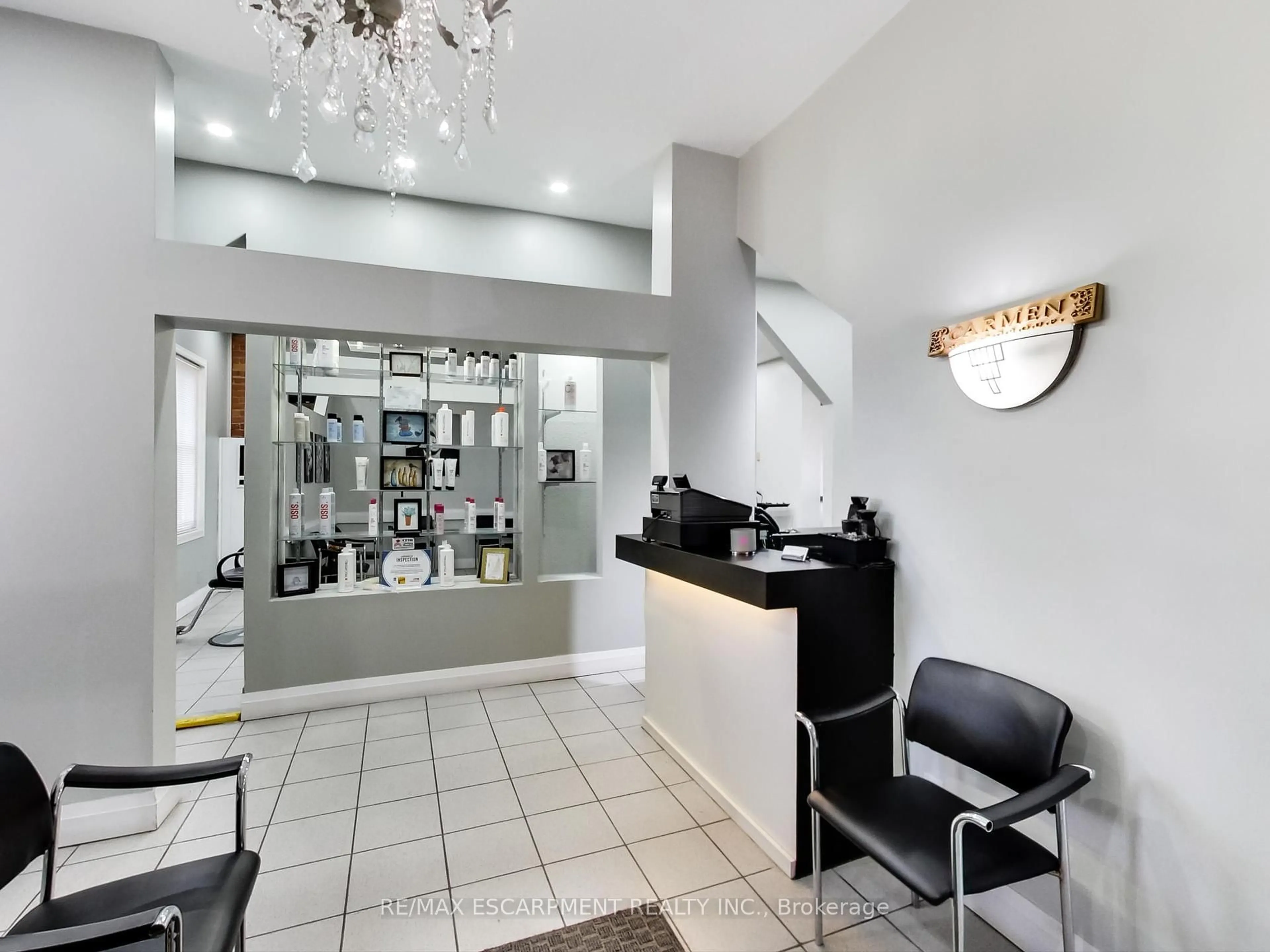 Lobby for 51 Augusta St, Hamilton Ontario L8N 1P8
