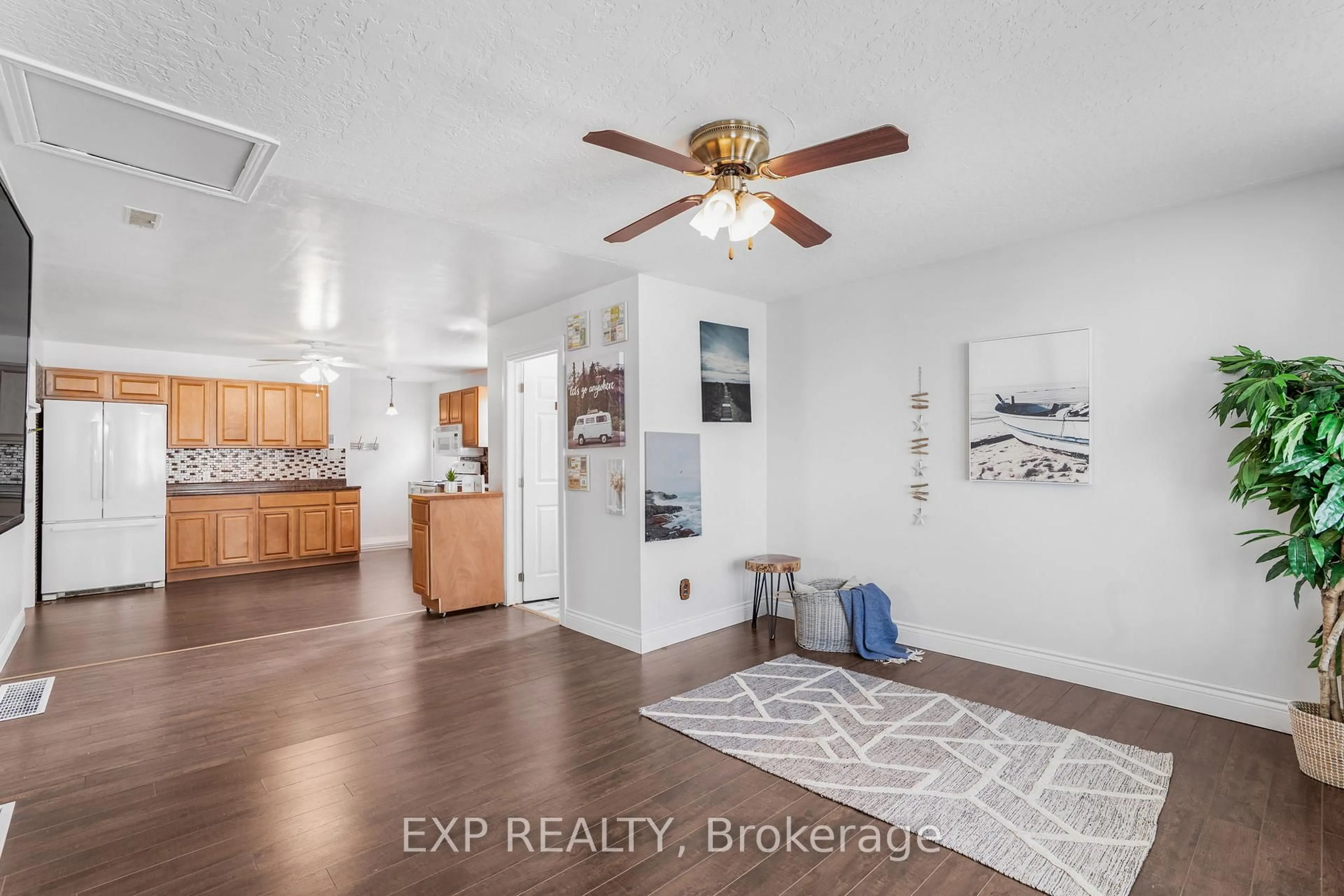 Unknown for 215 Hoople Ave, Cornwall Ontario K6J 2A4