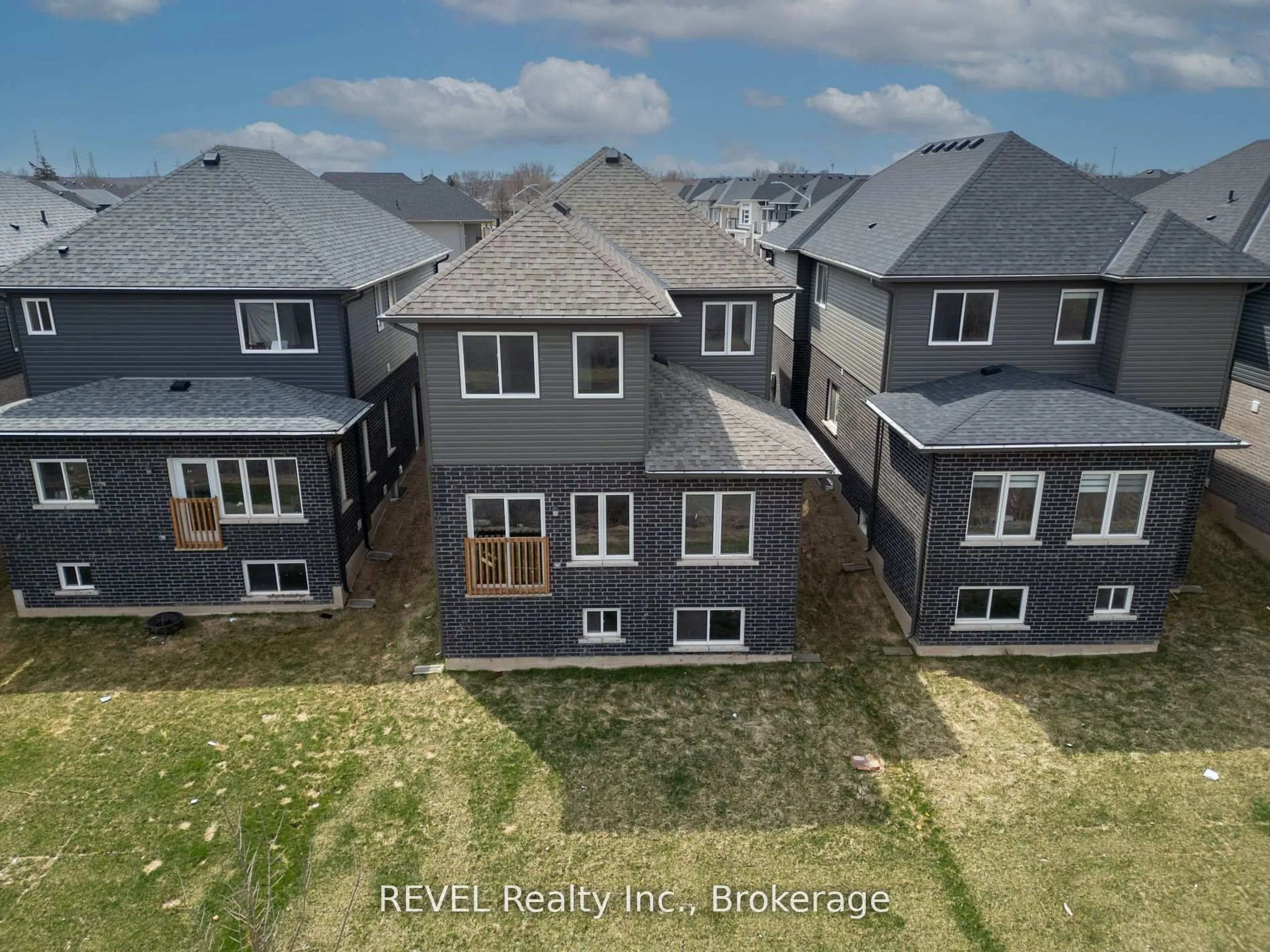 A pic from outside/outdoor area/front of a property/back of a property/a pic from drone, unknown for 139 Caroline St, Welland Ontario L3B 0K1