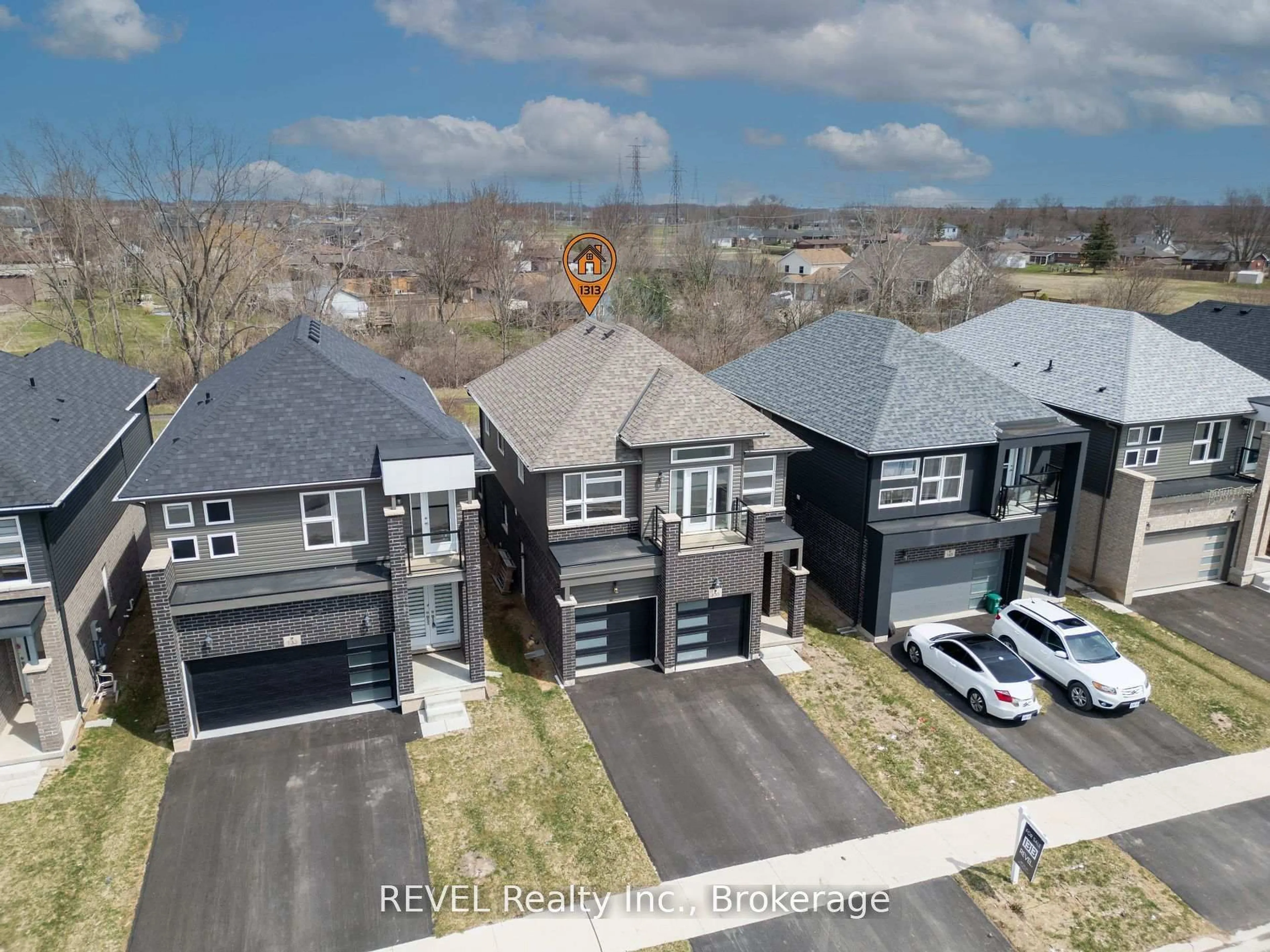 A pic from outside/outdoor area/front of a property/back of a property/a pic from drone, street for 139 Caroline St, Welland Ontario L3B 0K1