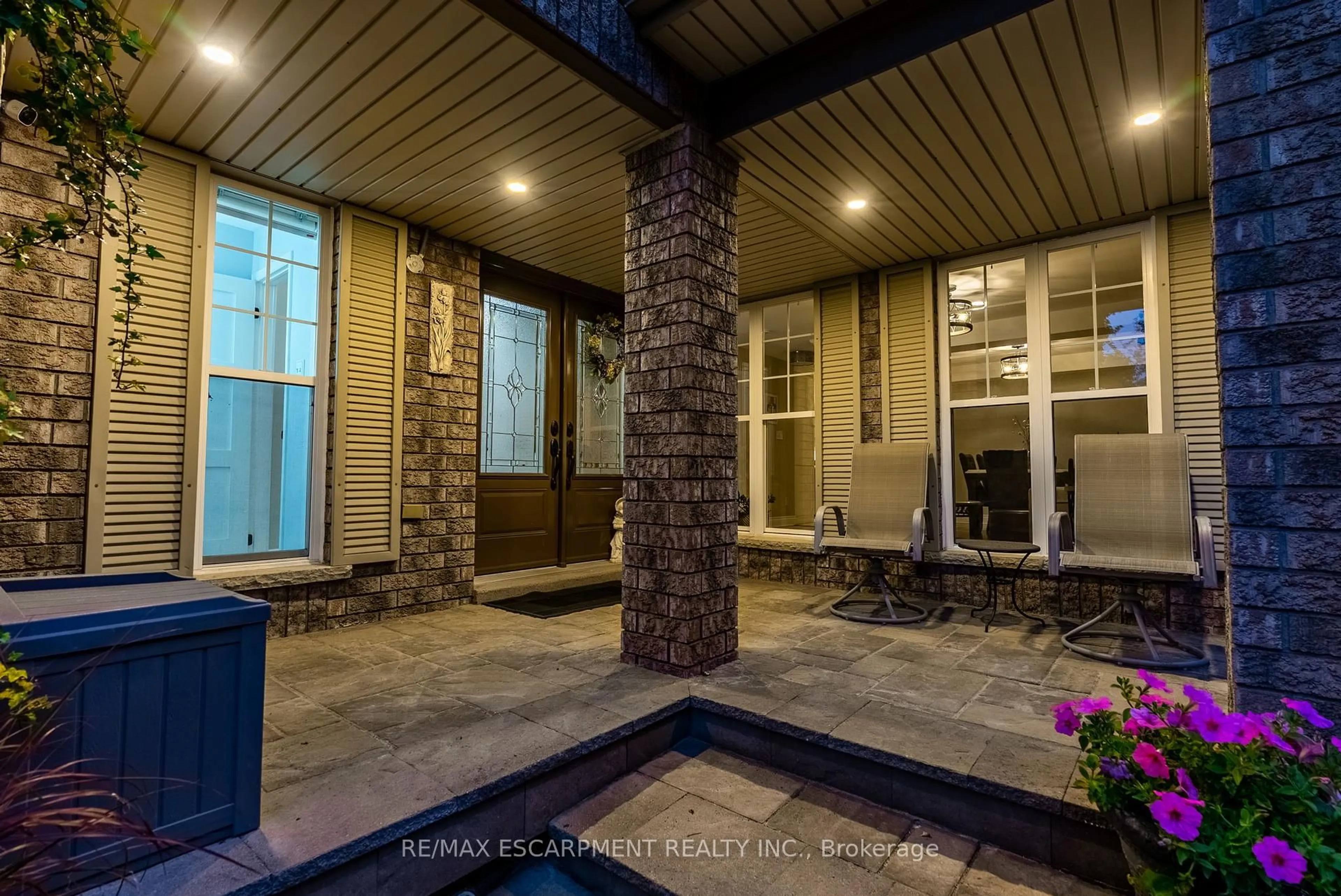 Indoor entryway for 40 Premier Rd, Hamilton Ontario L8B 0K7