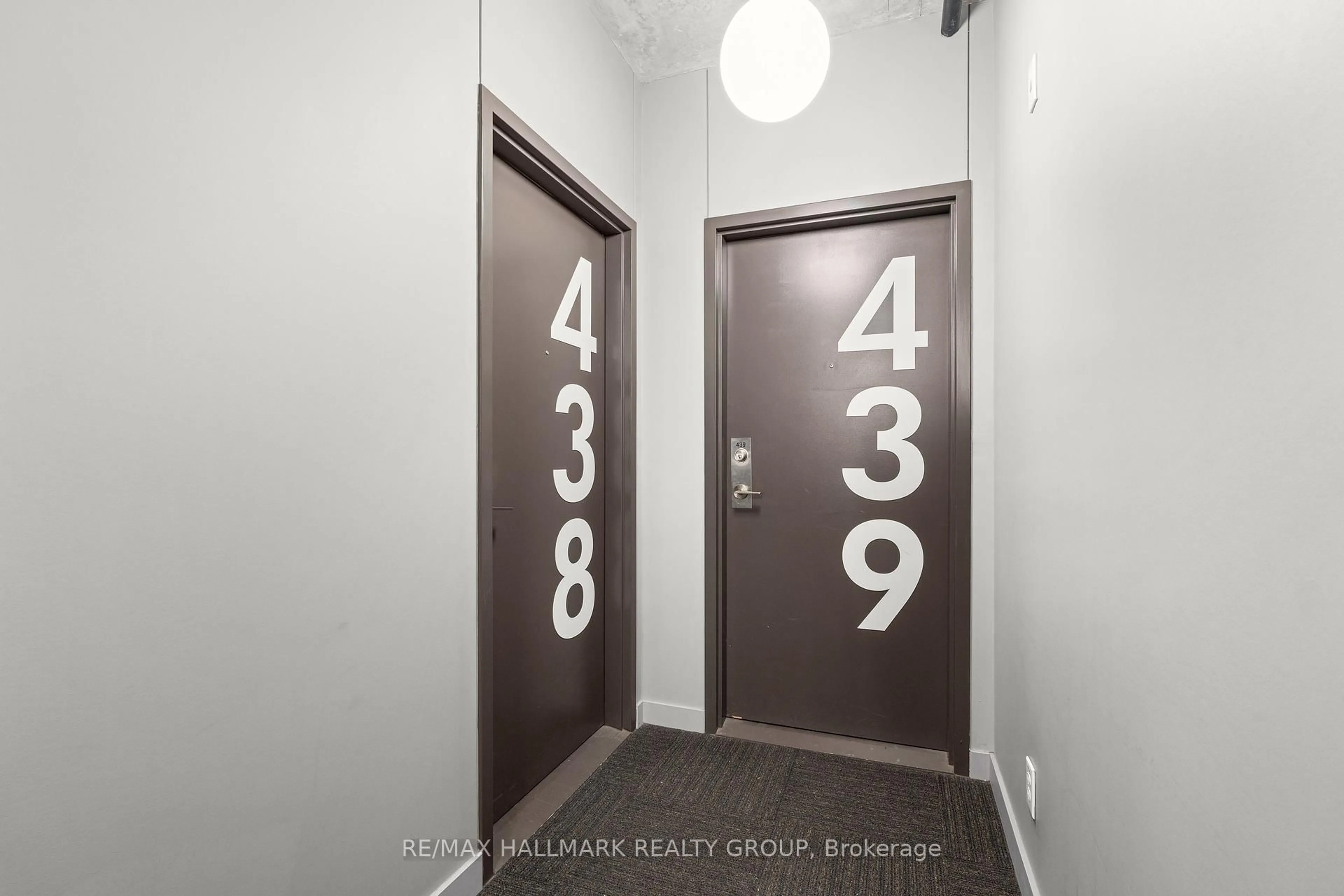Indoor entryway for 340 Mcleod St #438, Ottawa Ontario K2P 1A4