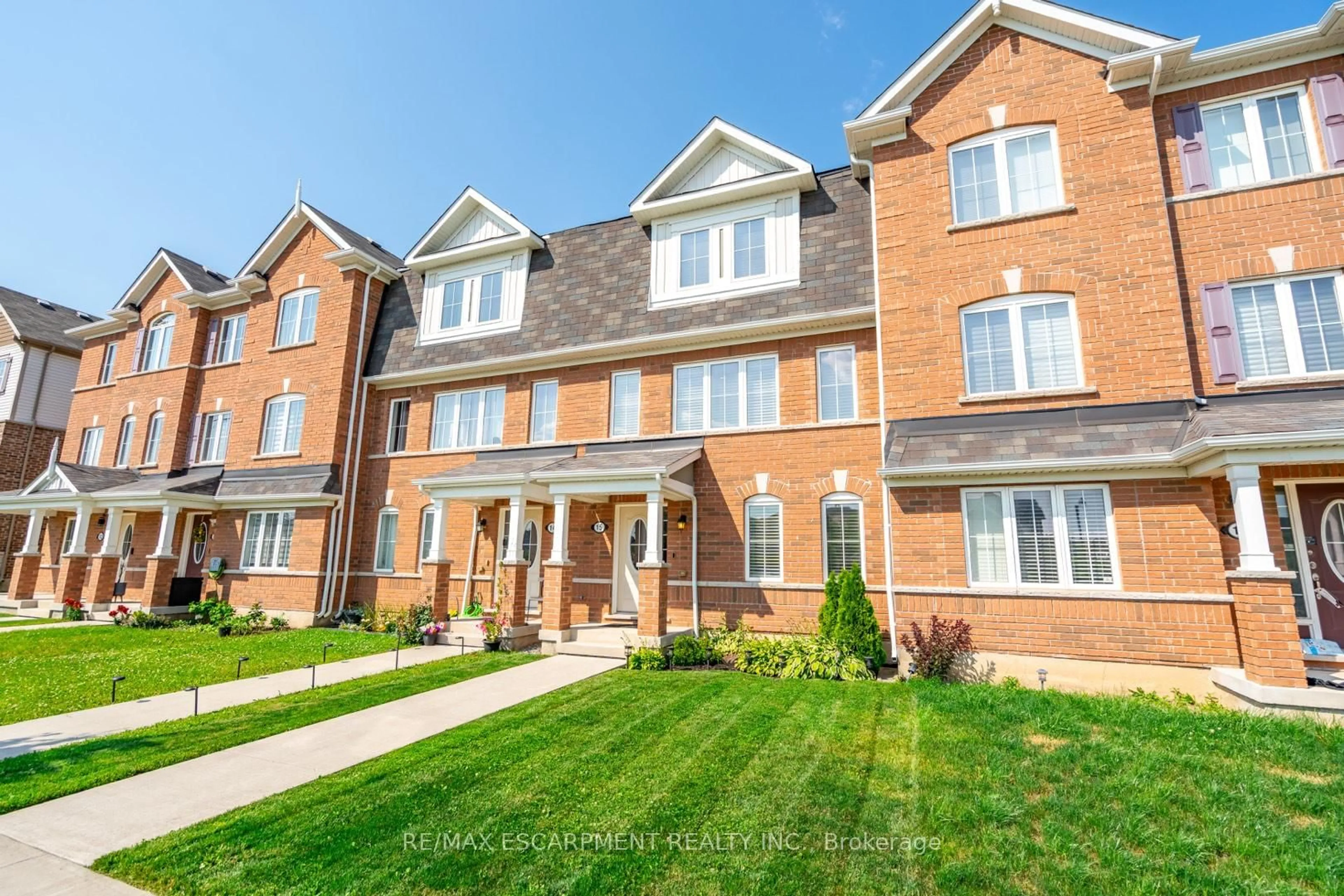 Home with brick exterior material, street for 230 Avonsyde Blvd #15, Hamilton Ontario L8B 1T9
