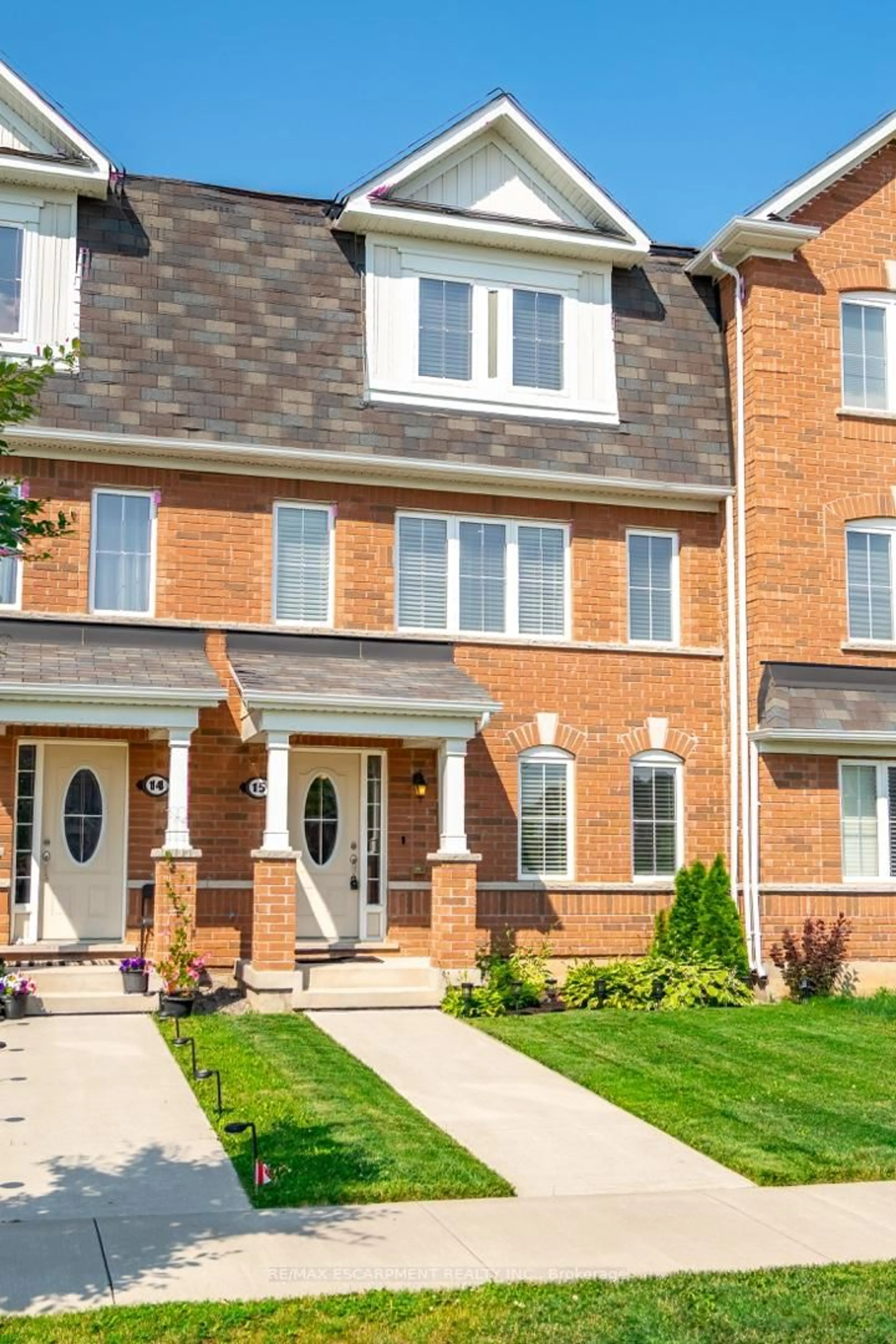 Home with brick exterior material, street for 230 Avonsyde Blvd #15, Hamilton Ontario L8B 1T9