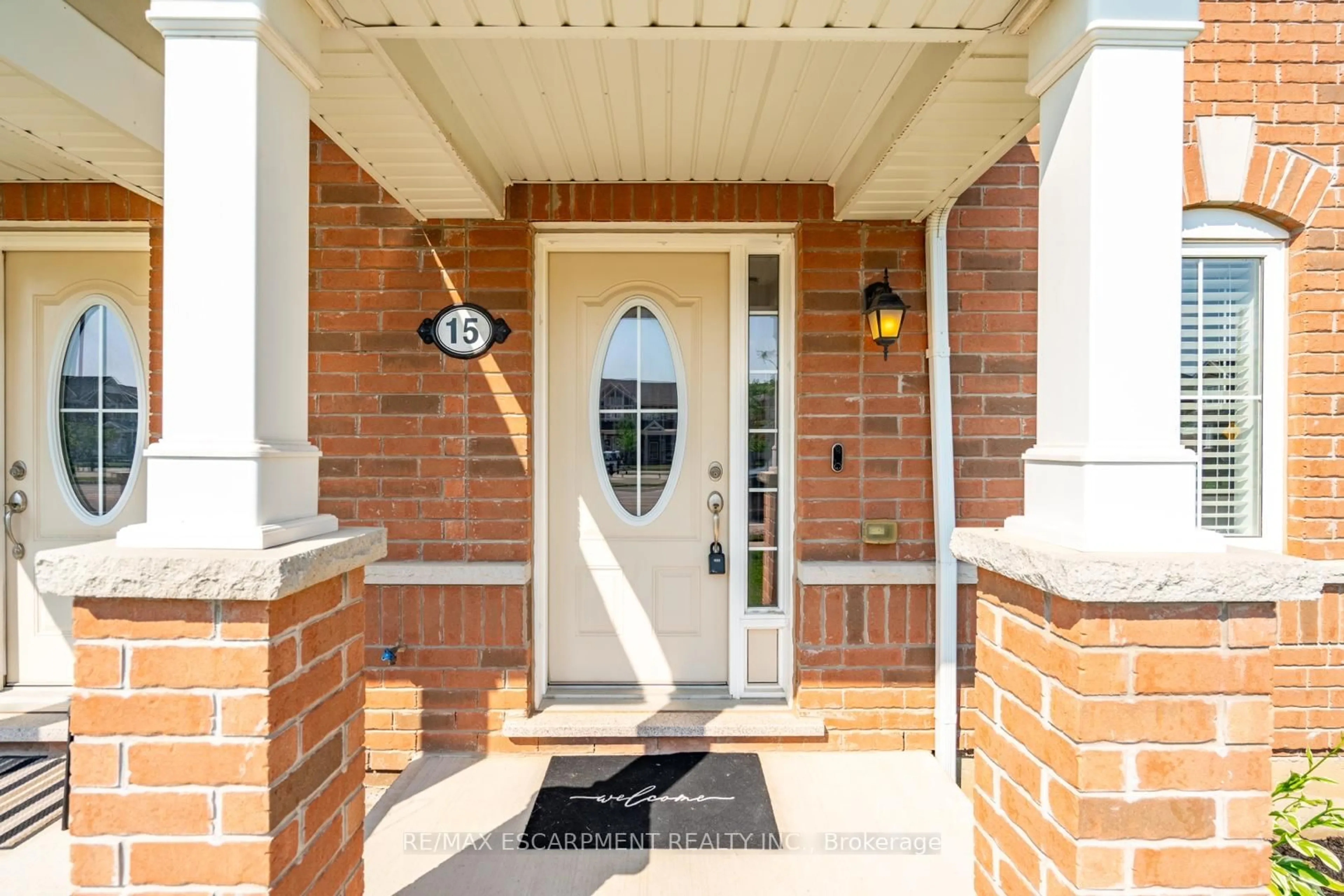 Indoor entryway for 230 Avonsyde Blvd #15, Hamilton Ontario L8B 1T9
