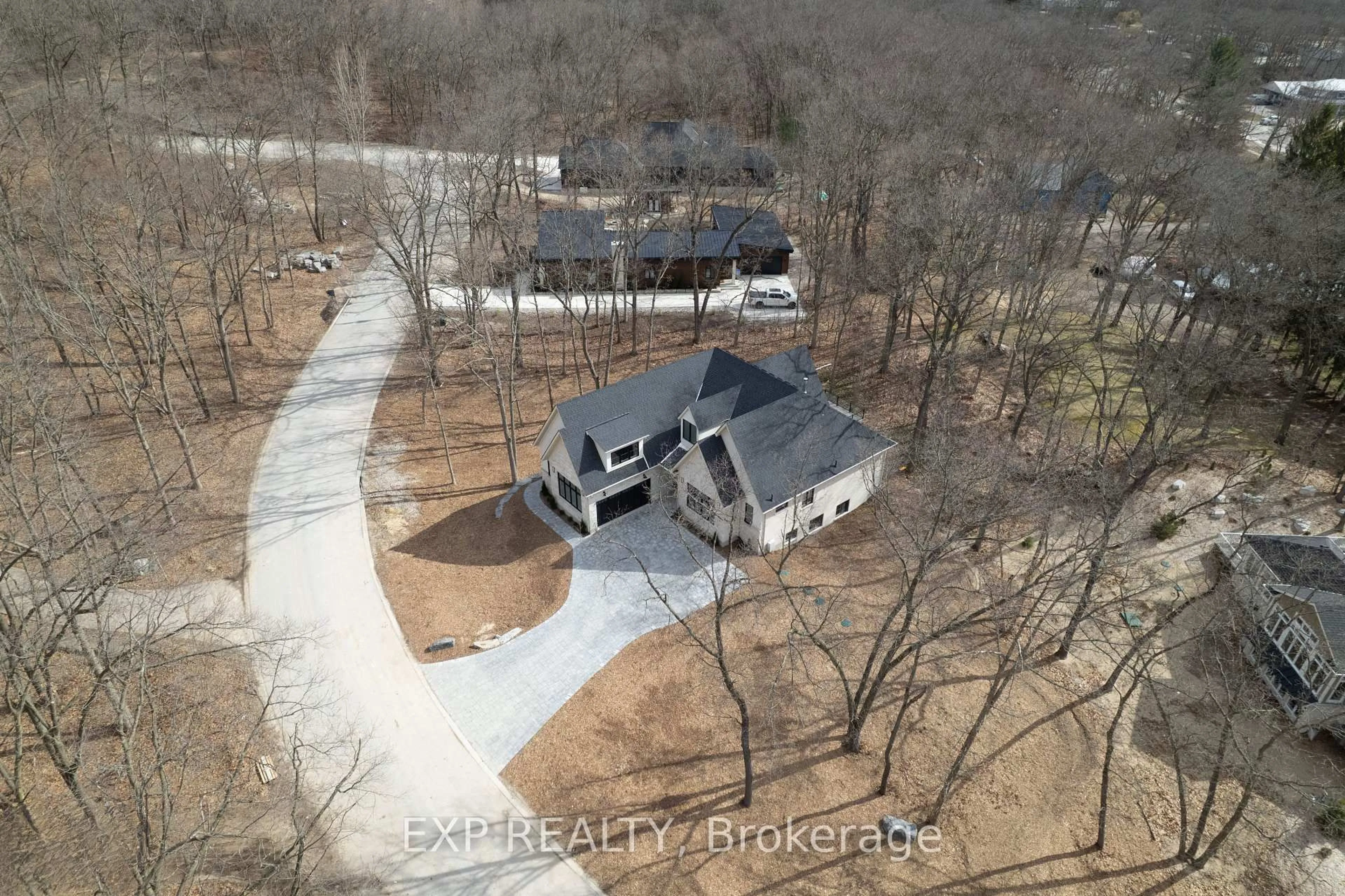 A pic from outside/outdoor area/front of a property/back of a property/a pic from drone, unknown for 10099 Pinery Bluffs Rd, Lambton Shores Ontario N0M 1T0