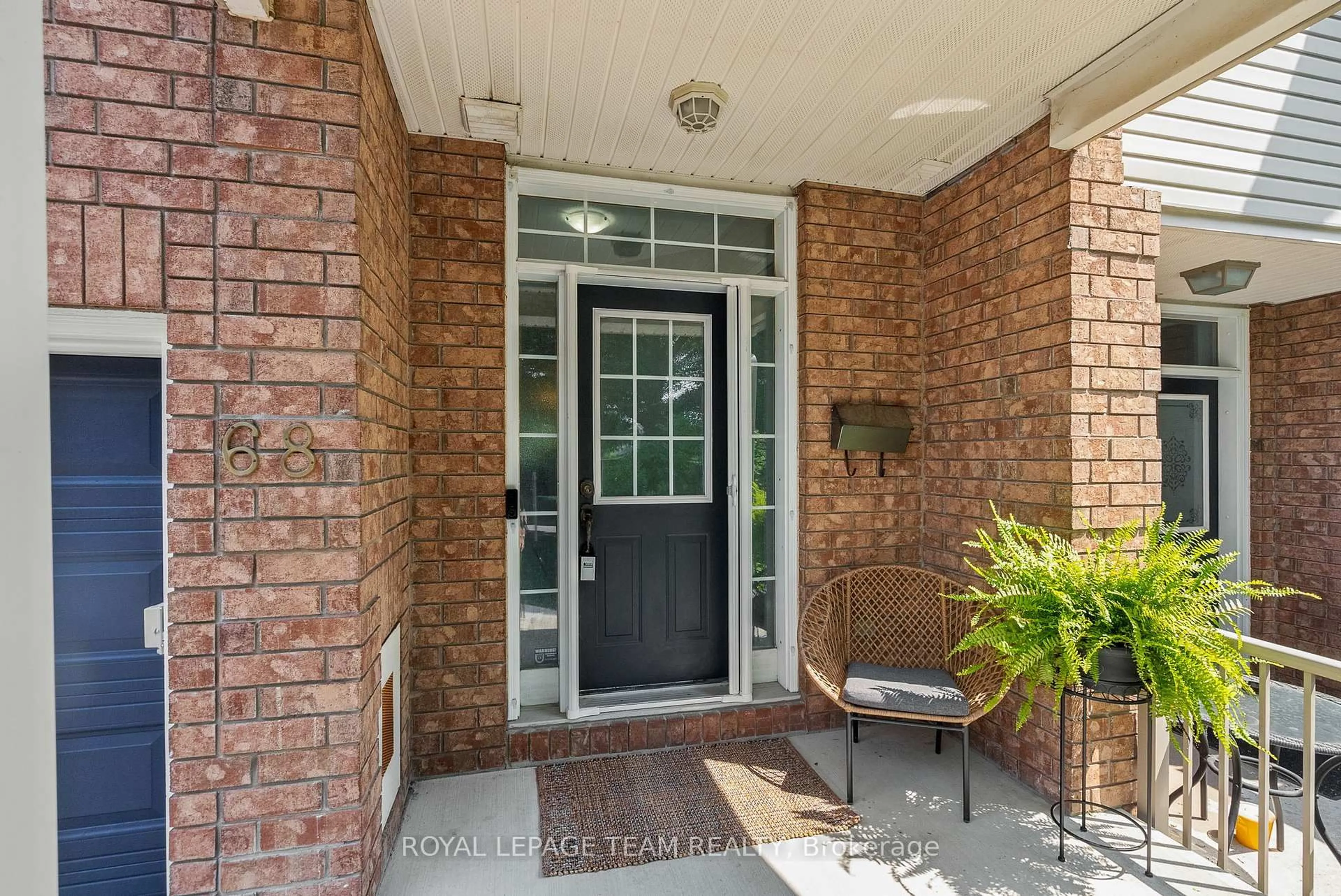 Indoor entryway for 68 Eagleview St, Ottawa Ontario K2M 2S3