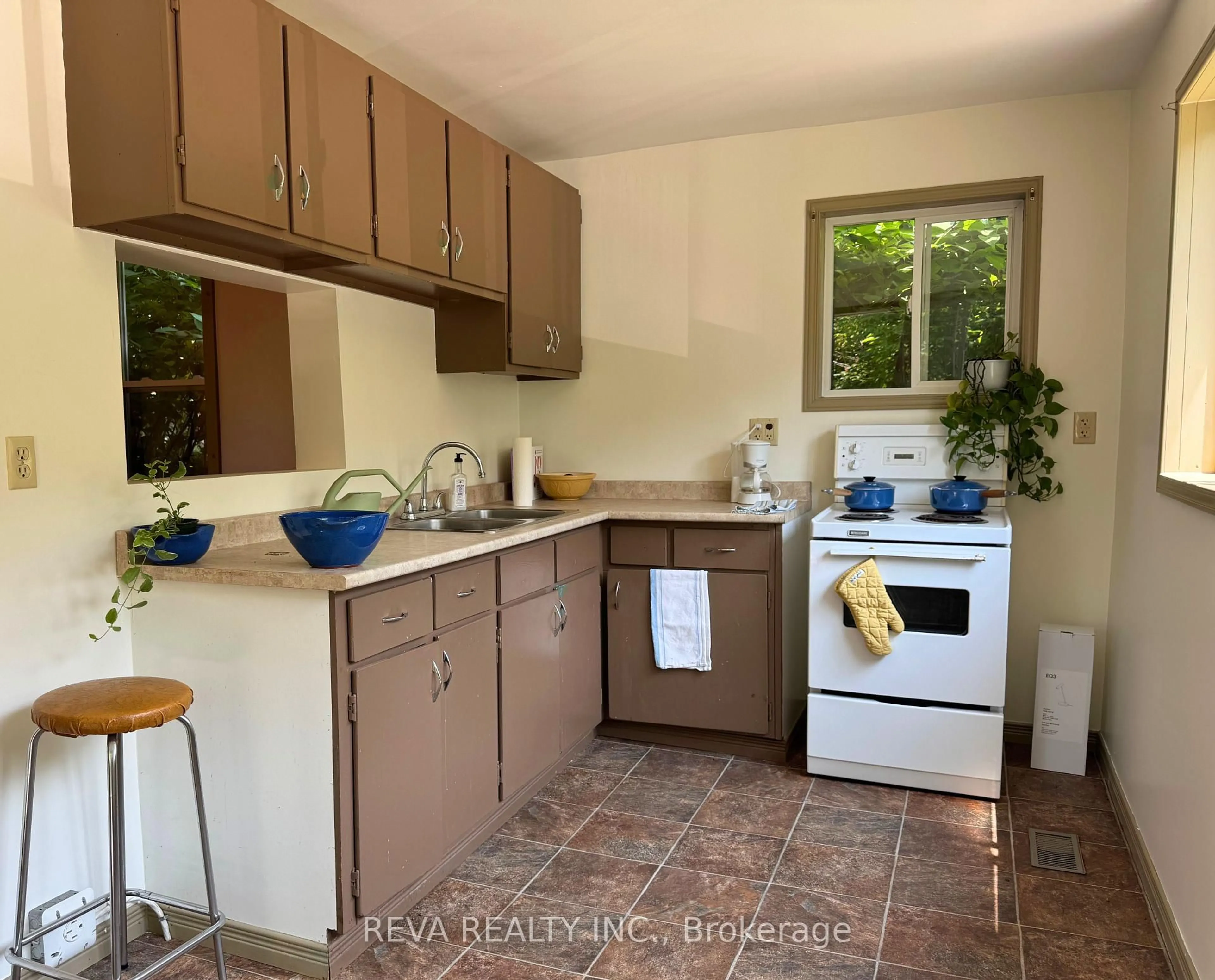 Standard kitchen, ceramic/tile floor for 78 Bridge St, Bancroft Ontario K0L 1C0