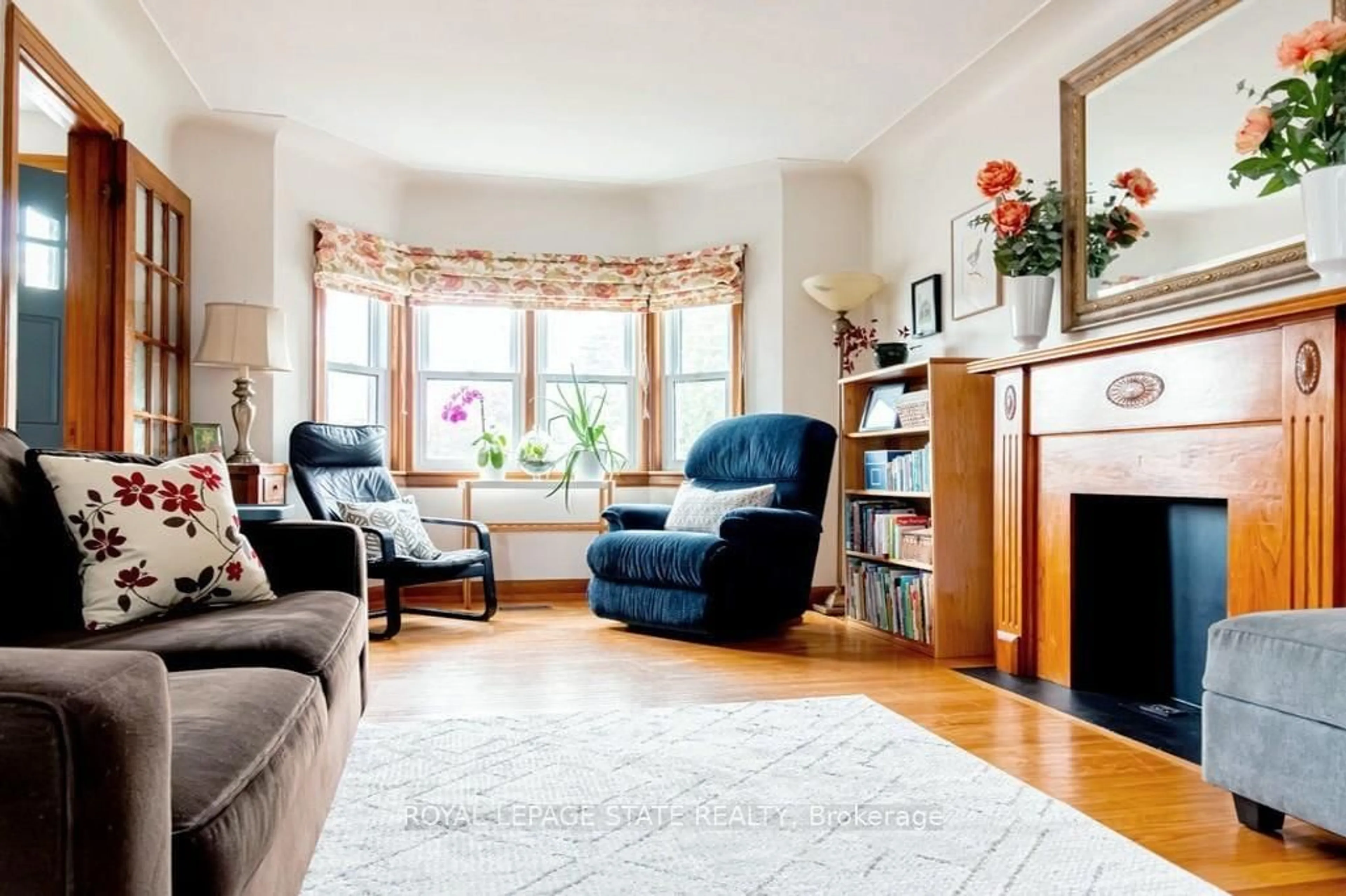 Living room with furniture, unknown for 104 Glen Rd, Hamilton Ontario L8S 3M9