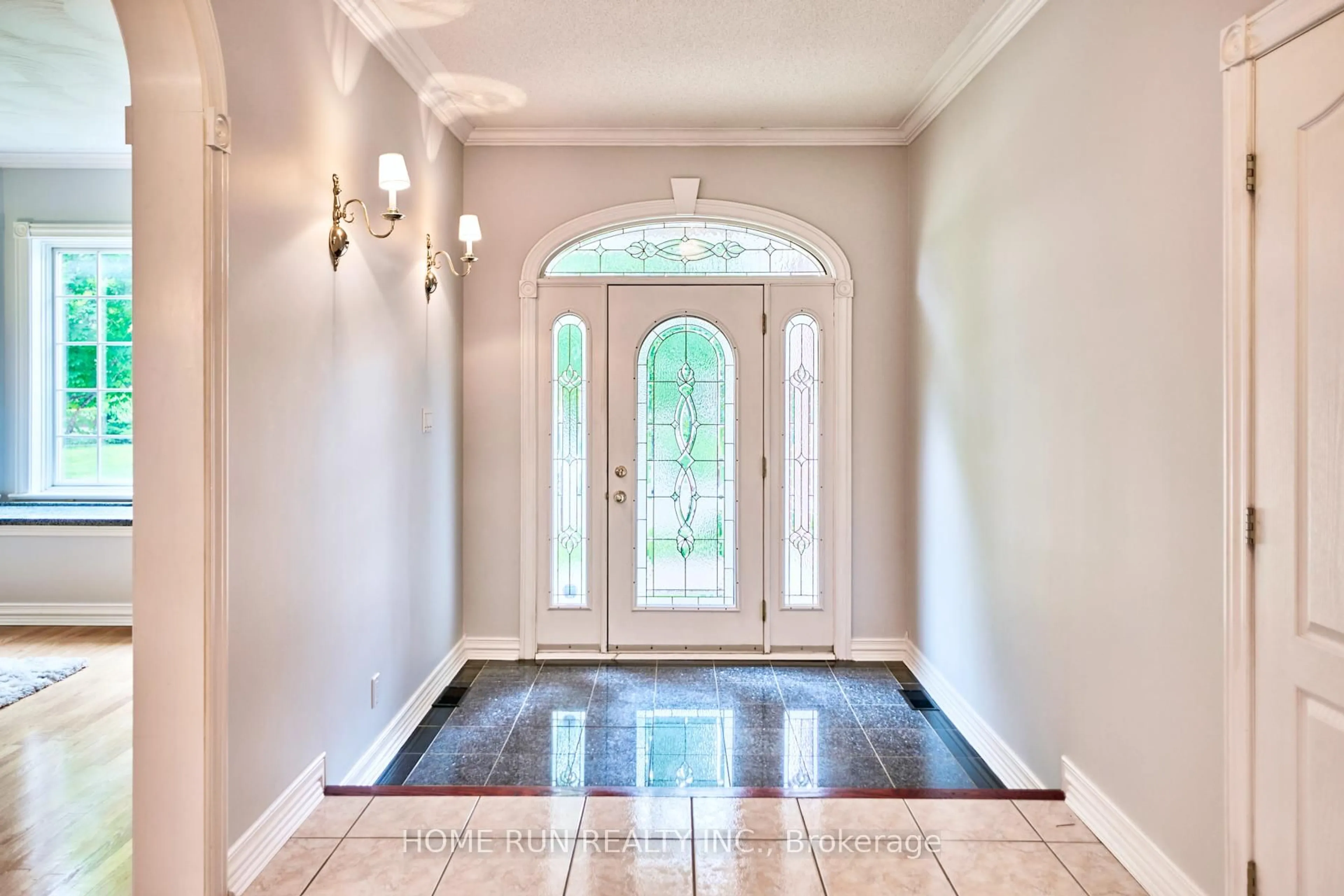 Indoor entryway for 2377 Kendron Lane, Ottawa Ontario K1V 0Y8