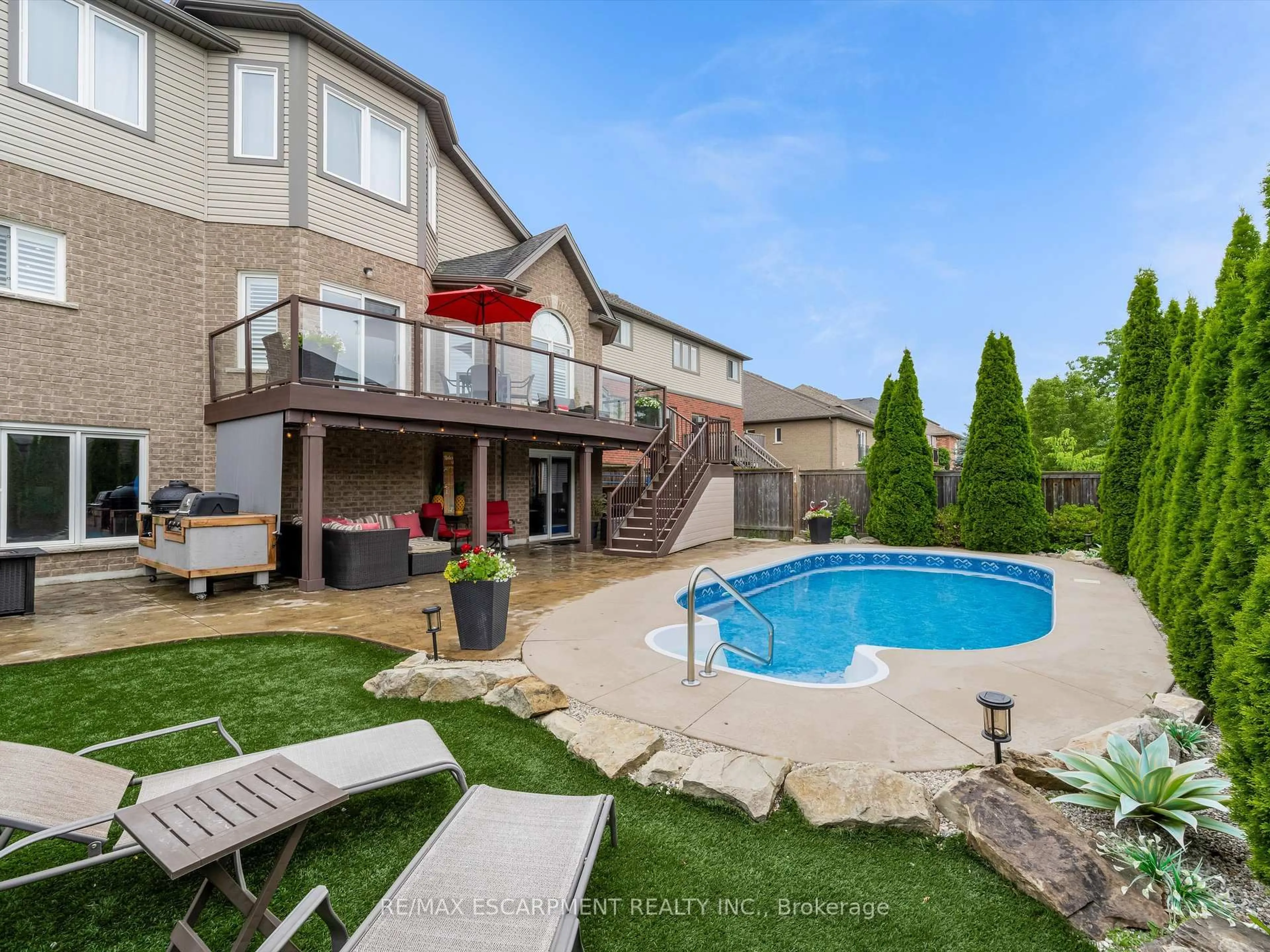 A pic from outside/outdoor area/front of a property/back of a property/a pic from drone, water/lake/river/ocean view for 4957 Gilmore St, Lincoln Ontario L0R 1B9