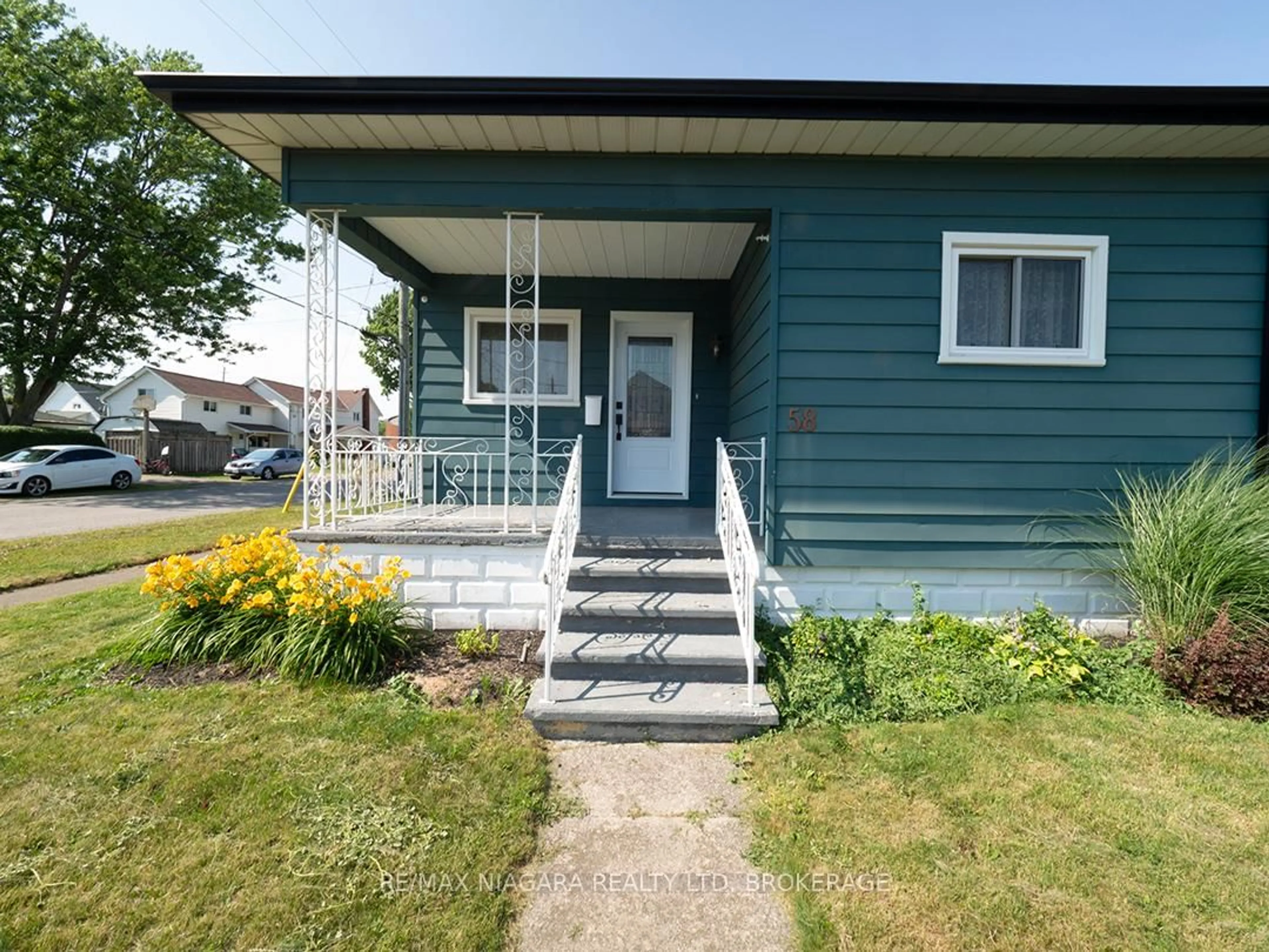 Home with vinyl exterior material, street for 58 Christmas St, Port Colborne Ontario L3K 1M5