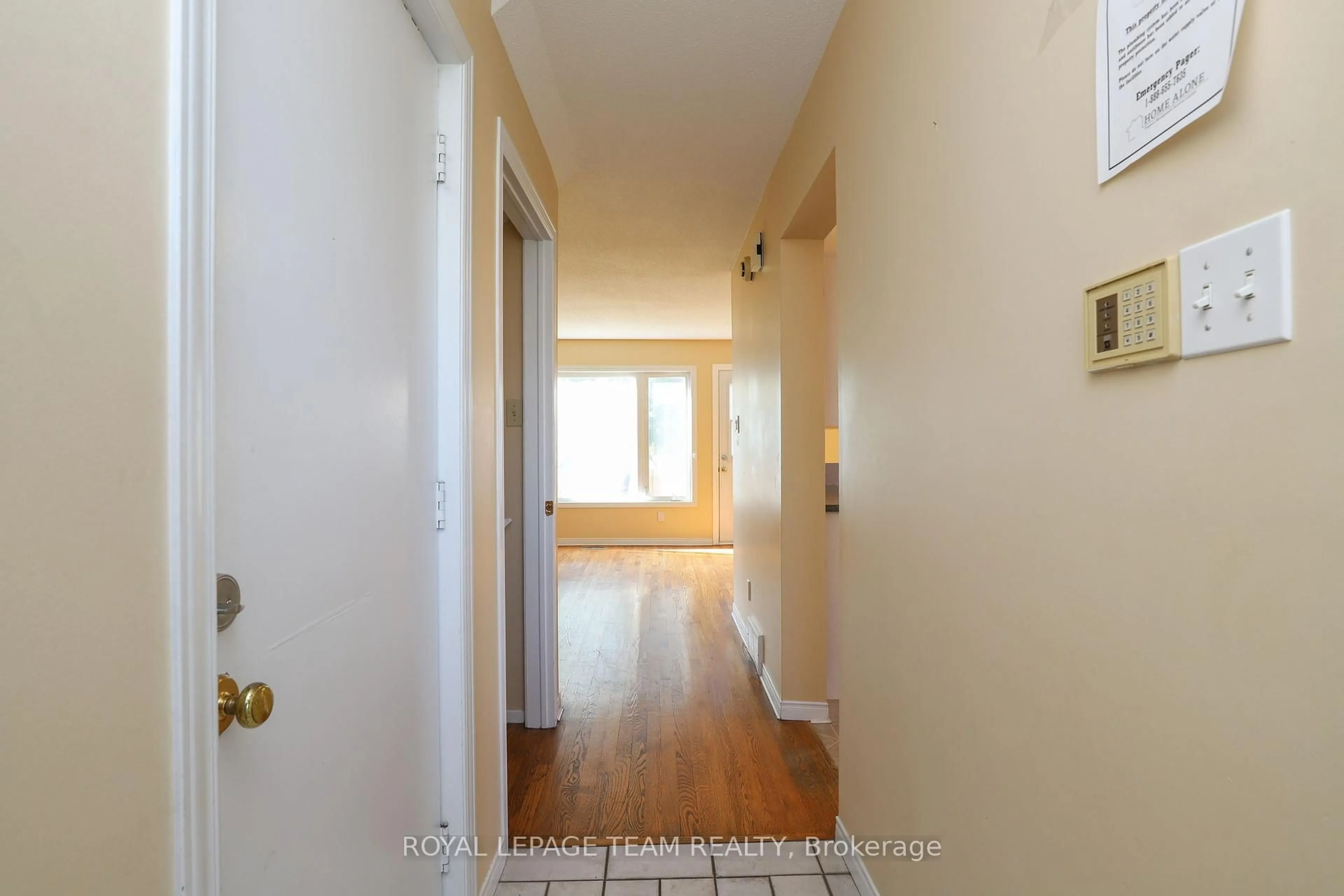 Indoor entryway for 39 Benlark Rd, Barrhaven Ontario K2J 2L5
