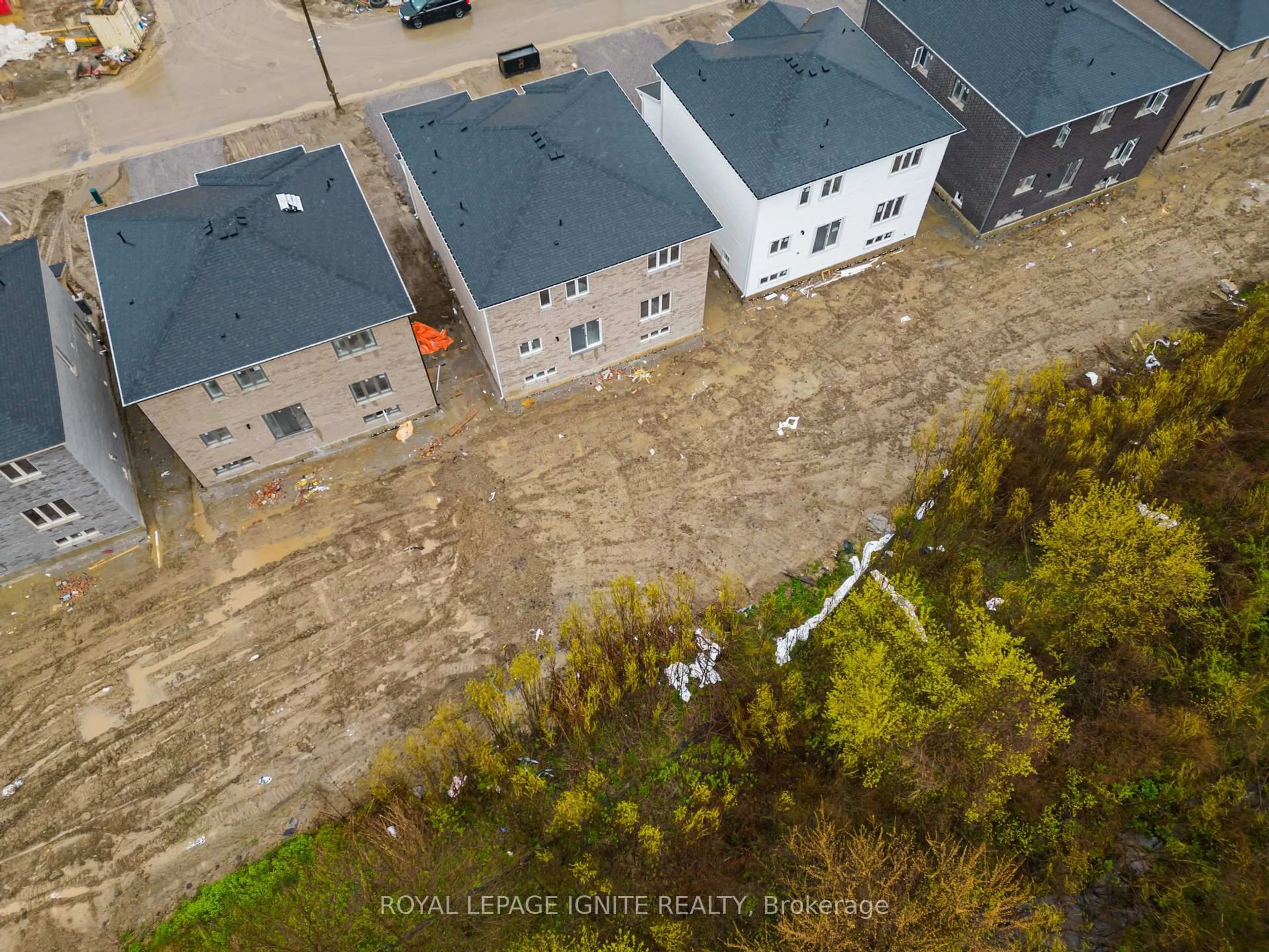 A pic from outside/outdoor area/front of a property/back of a property/a pic from drone, street for 19 Butternut Dr, Norfolk Ontario N3Y 0G8