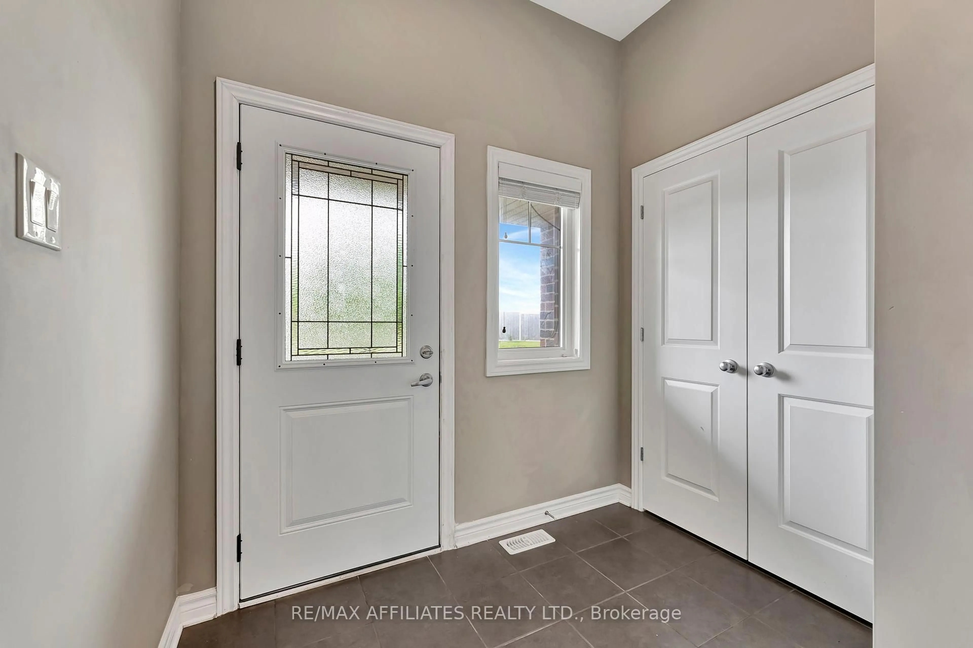 Indoor entryway for 625 Trigoria Cres, Ottawa Ontario K4A 1B1