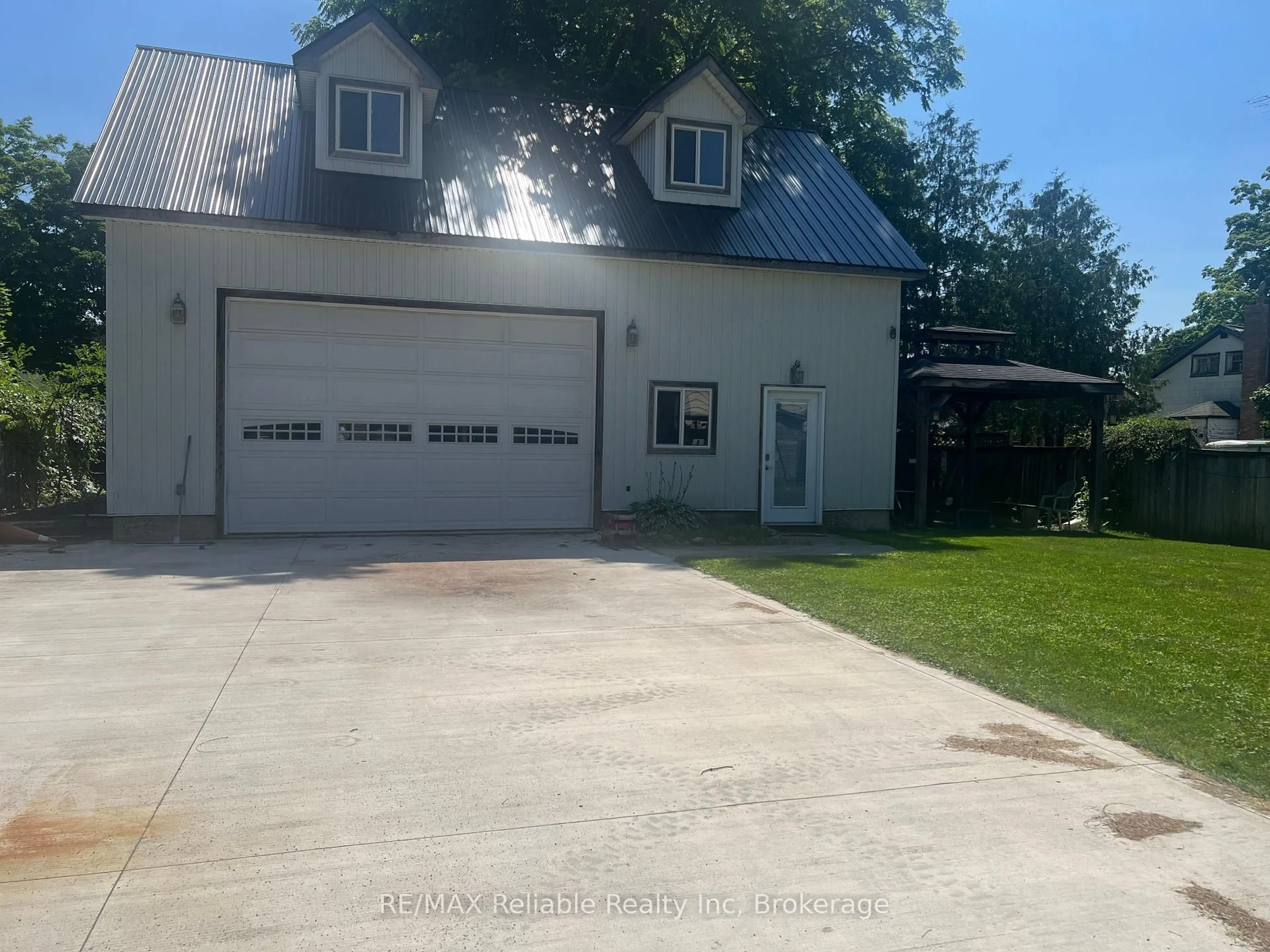 Indoor garage for 41 John St, Huron East Ontario N0K 1W0