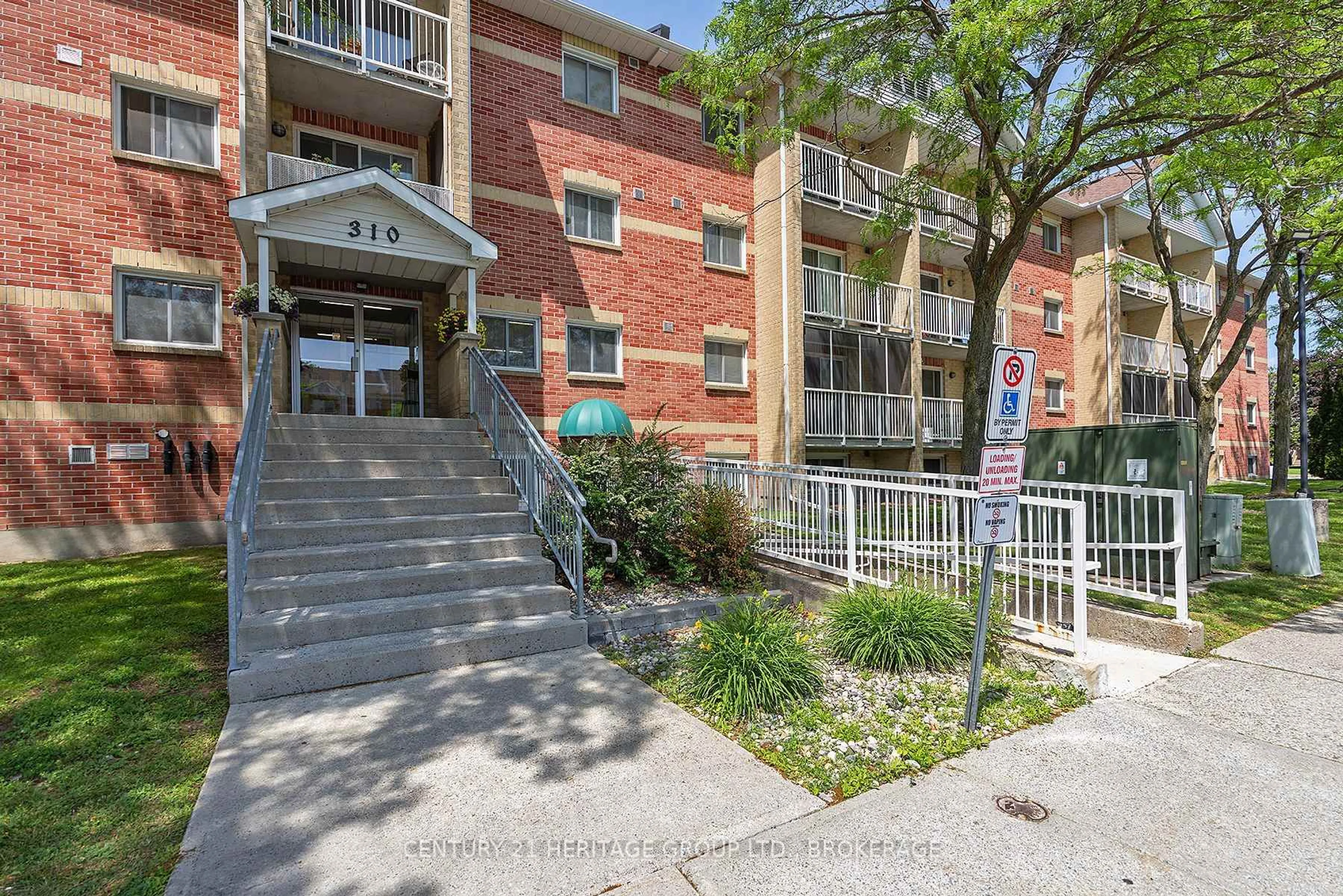 Indoor foyer for 310 Kingsdale Ave #107, Kingston Ontario K7M 8S1