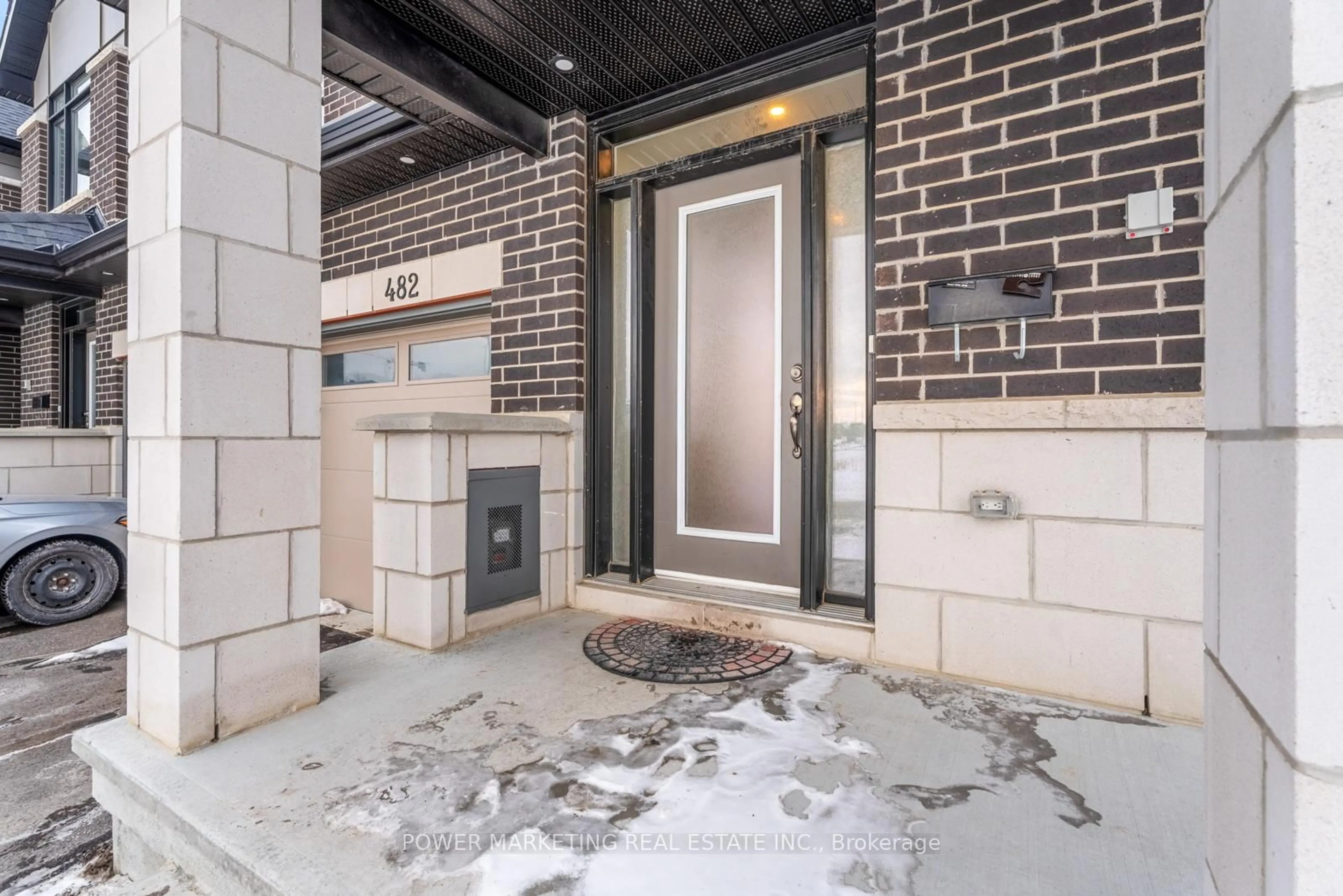 Indoor entryway for 482 TRIDENT Mews, Ottawa Ontario K1T 0V2