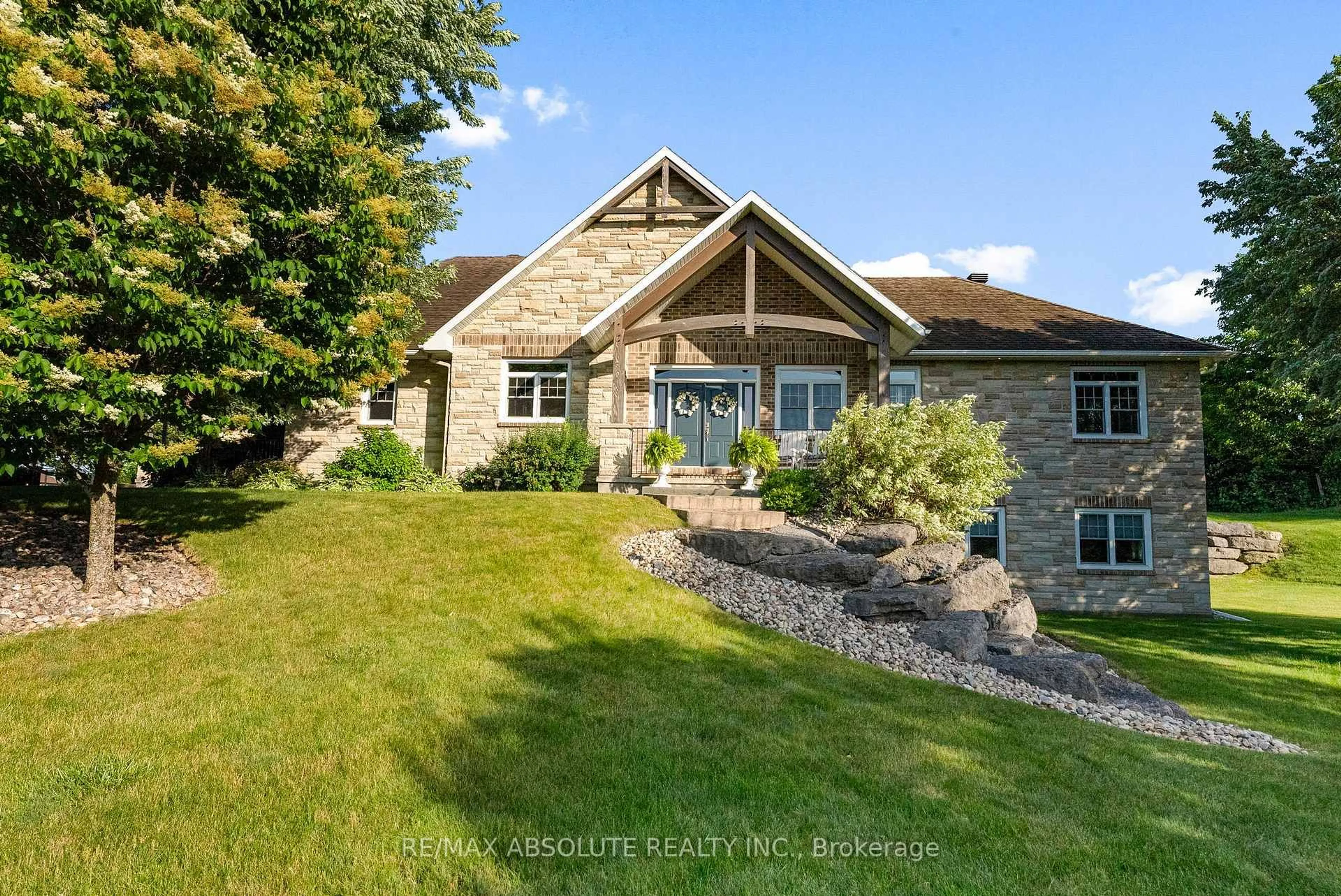 A pic from outside/outdoor area/front of a property/back of a property/a pic from drone, unknown for 37 Fairhaven Pl, Arnprior Ontario K7S 0B7