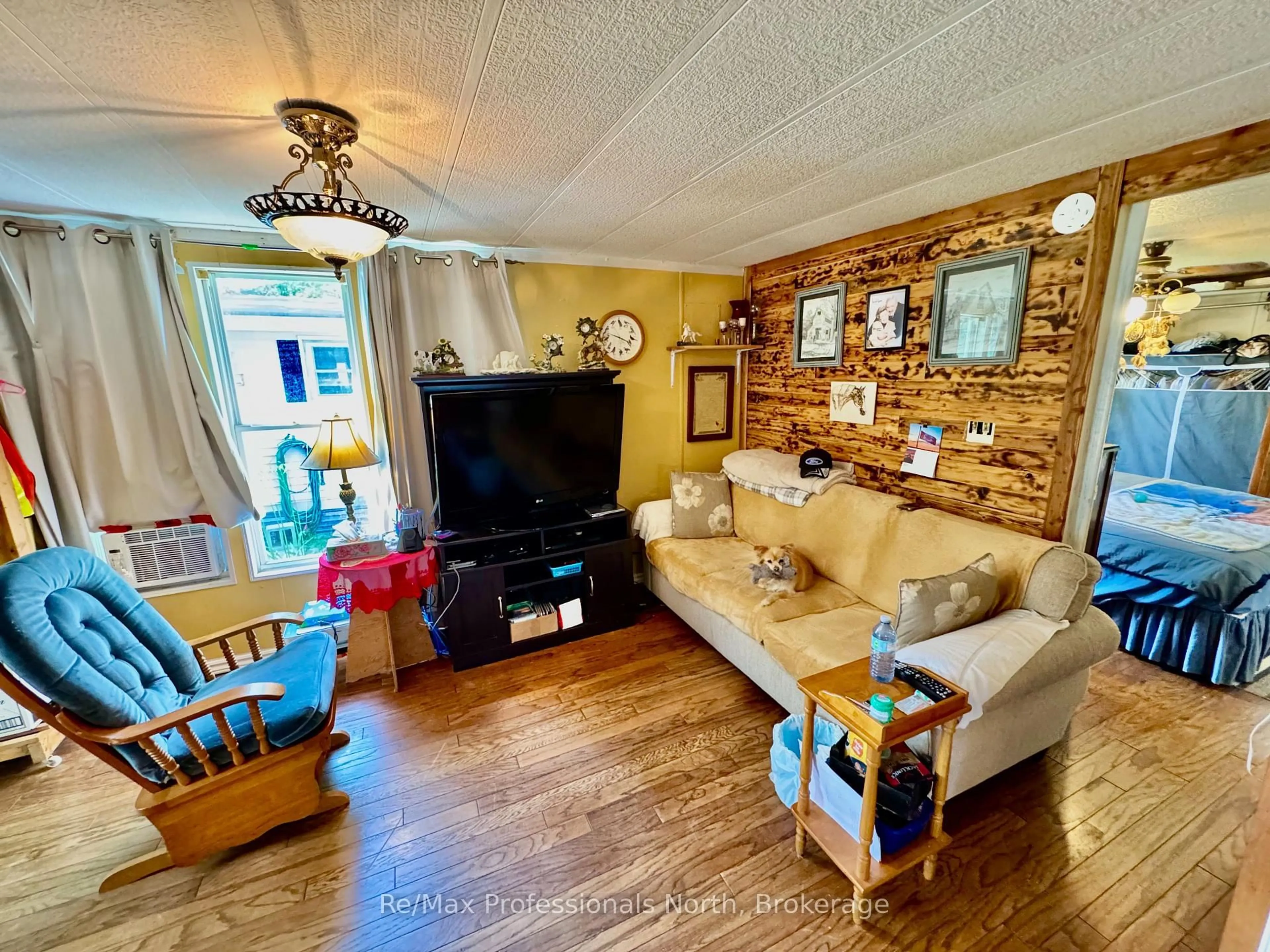 Living room with furniture, wood/laminate floor for 1007 RACOON Rd #72, Gravenhurst Ontario P1P 1R1