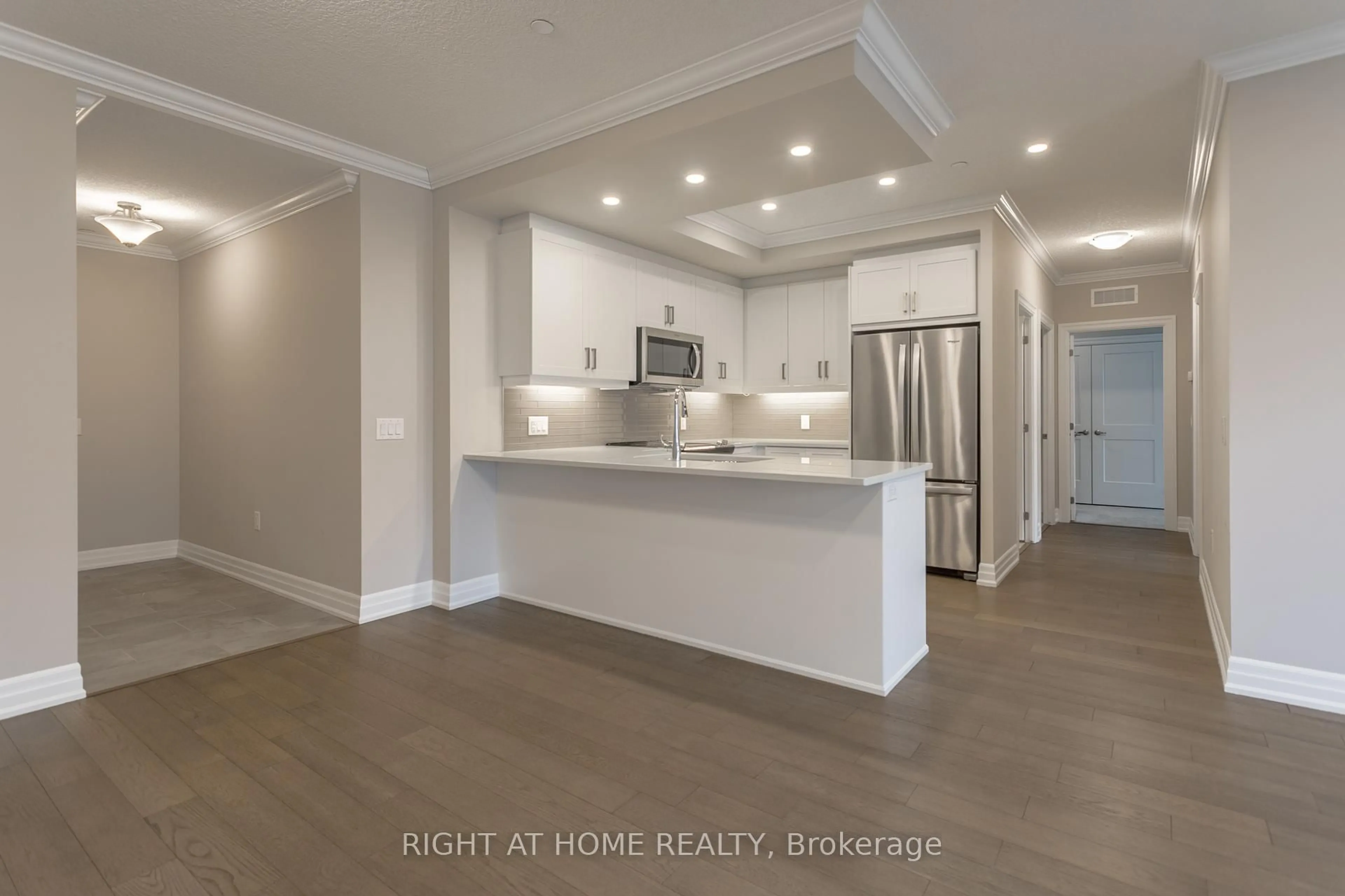 Open concept kitchen, unknown for 460 Callaway Rd ## 810, London North Ontario N6G 0N8
