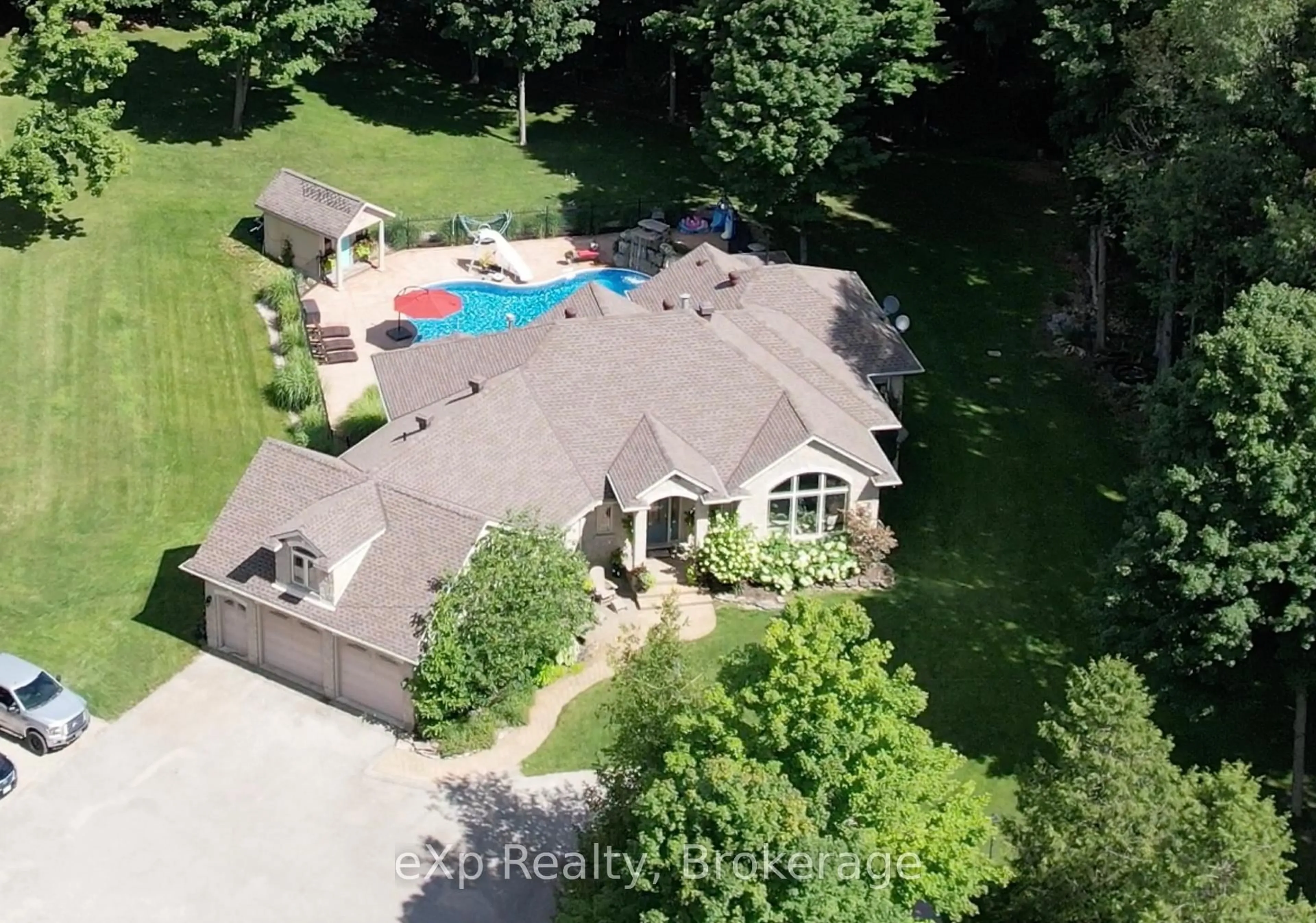 A pic from outside/outdoor area/front of a property/back of a property/a pic from drone, unknown for 59 MAPLE CREEK Dr, Brockton Ontario N0G 2V0