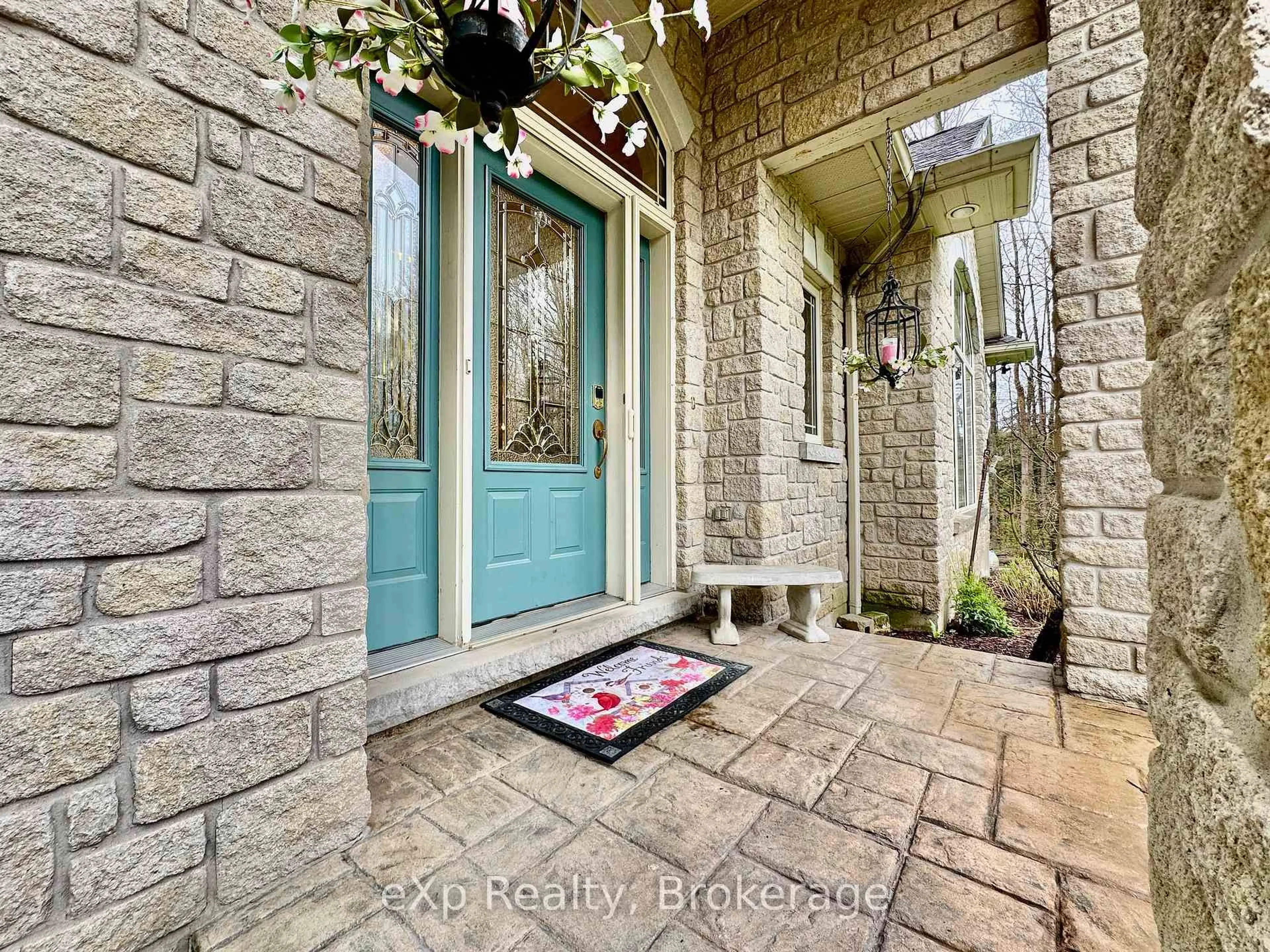 Indoor entryway for 59 MAPLE CREEK Dr, Brockton Ontario N0G 2V0