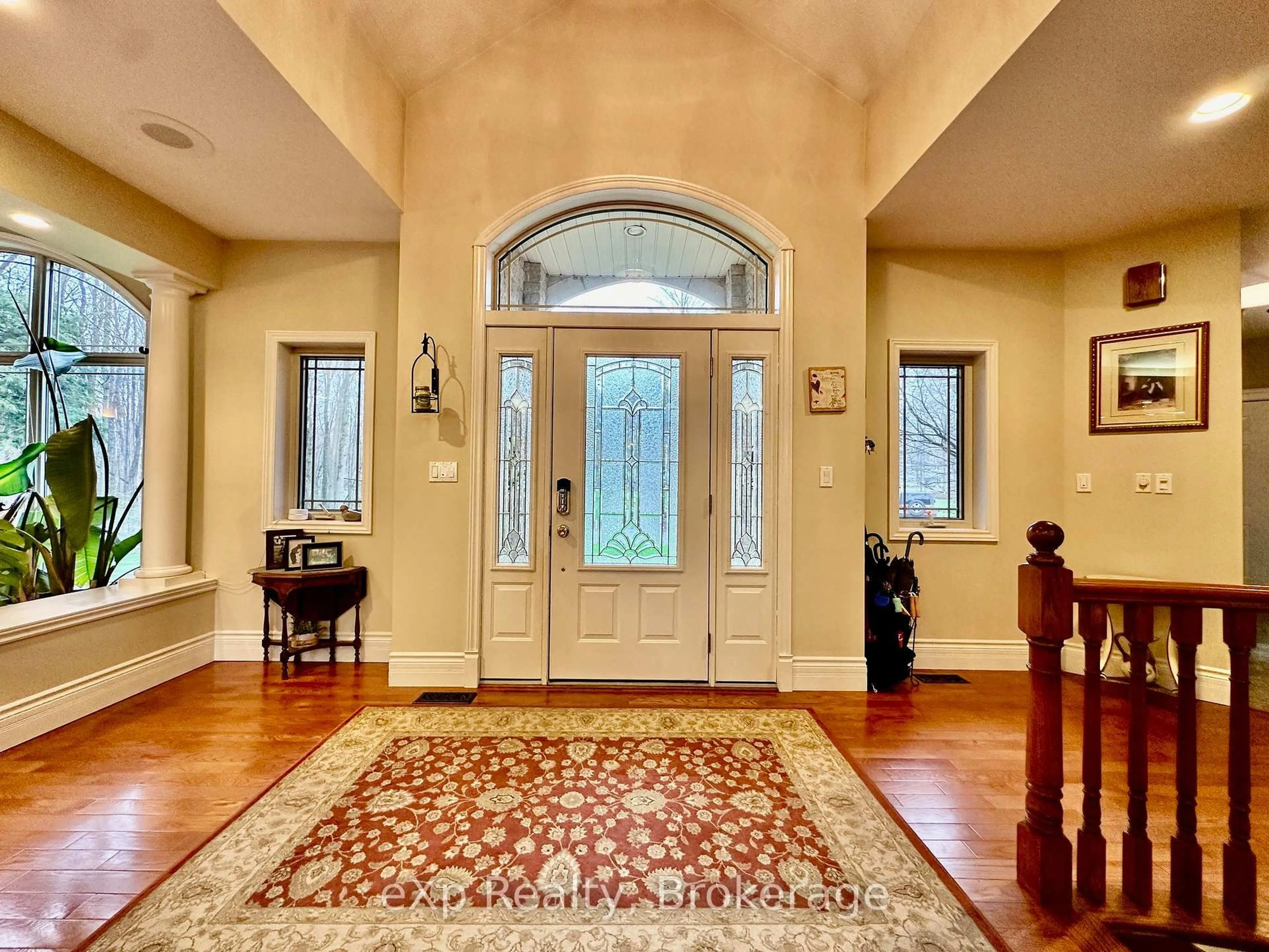Indoor entryway for 59 MAPLE CREEK Dr, Brockton Ontario N0G 2V0
