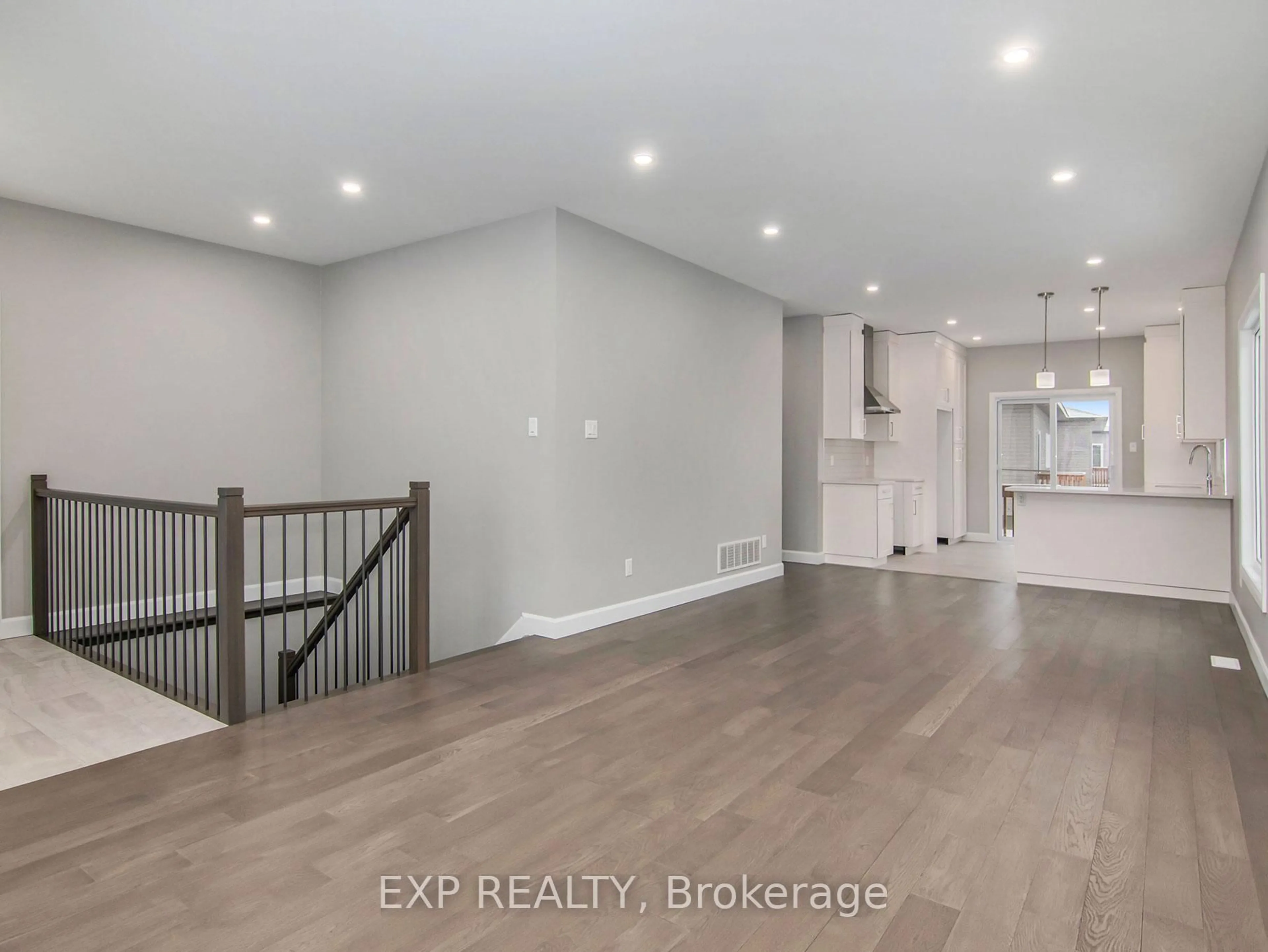 Indoor entryway for 933 Katia St, The Nation Ontario K0A 2M0